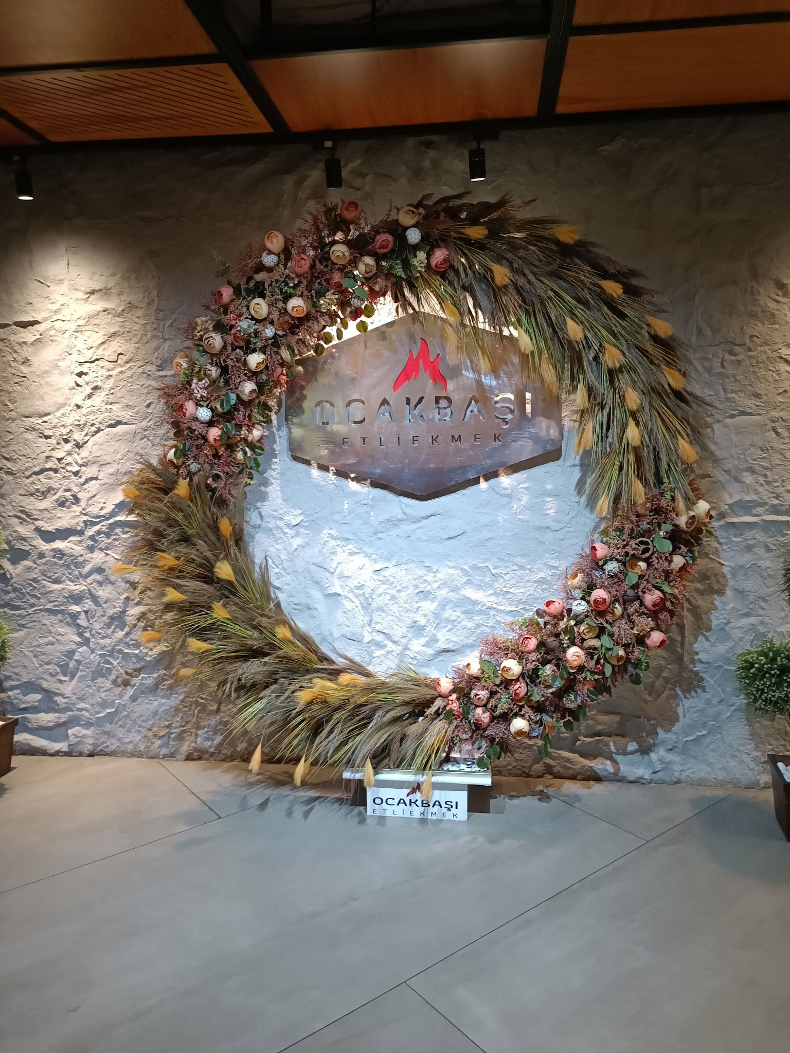 Ocakbaşı Etli Ekmek