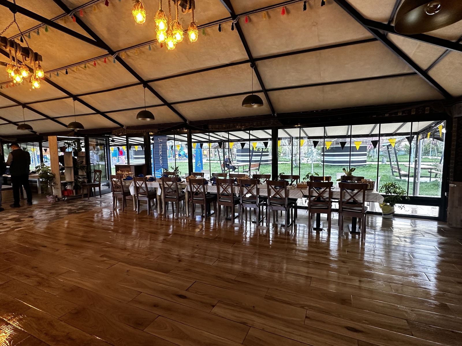 Eskil Çadır Bahçe Aile Balık-Izgara Restaurant