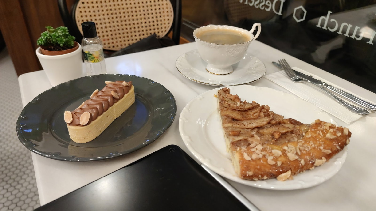 Tart Bakery Cafe
