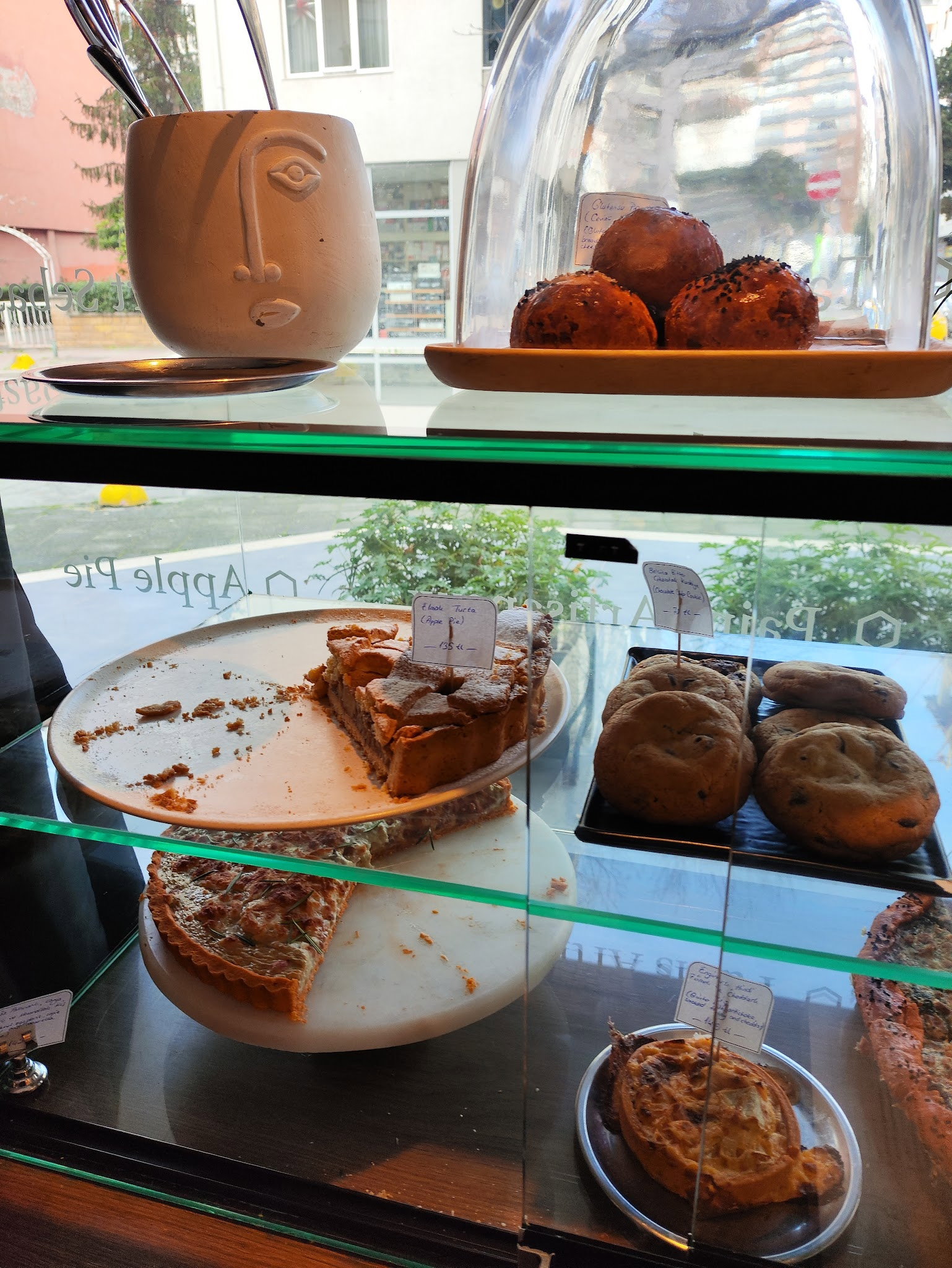 Tart Bakery Cafe