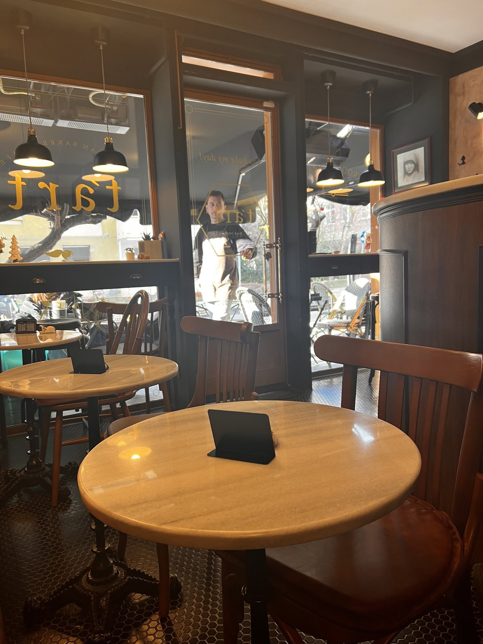 Tart Bakery Cafe