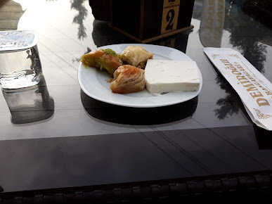 Tire Demiroğlu Baklavaları