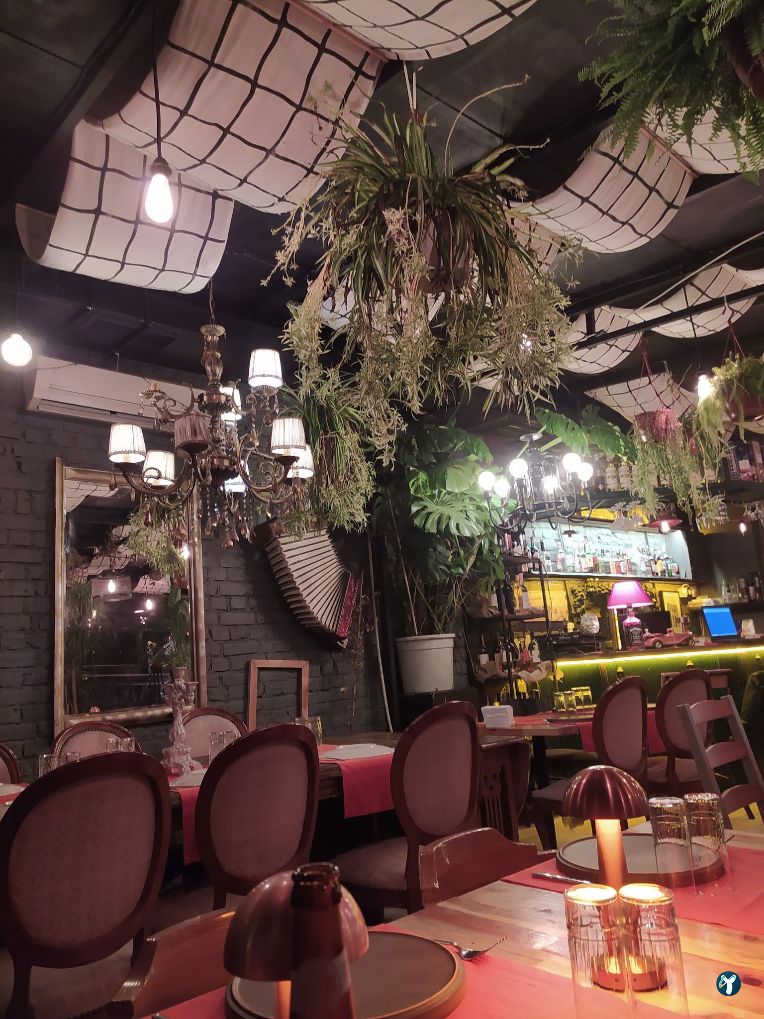 İzole Beyoğlu | Restaurant & Bar