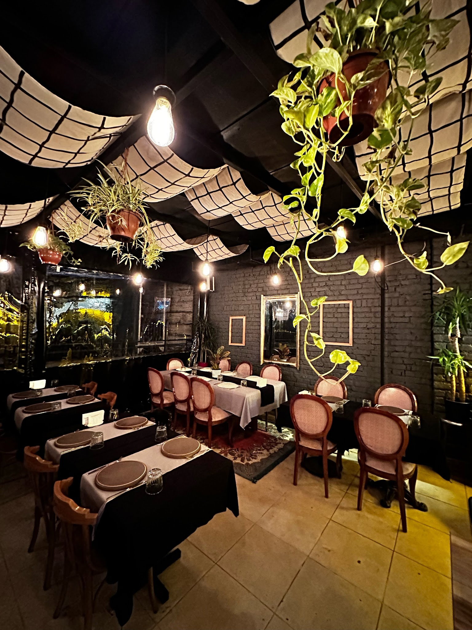 İzole Beyoğlu | Restaurant & Bar