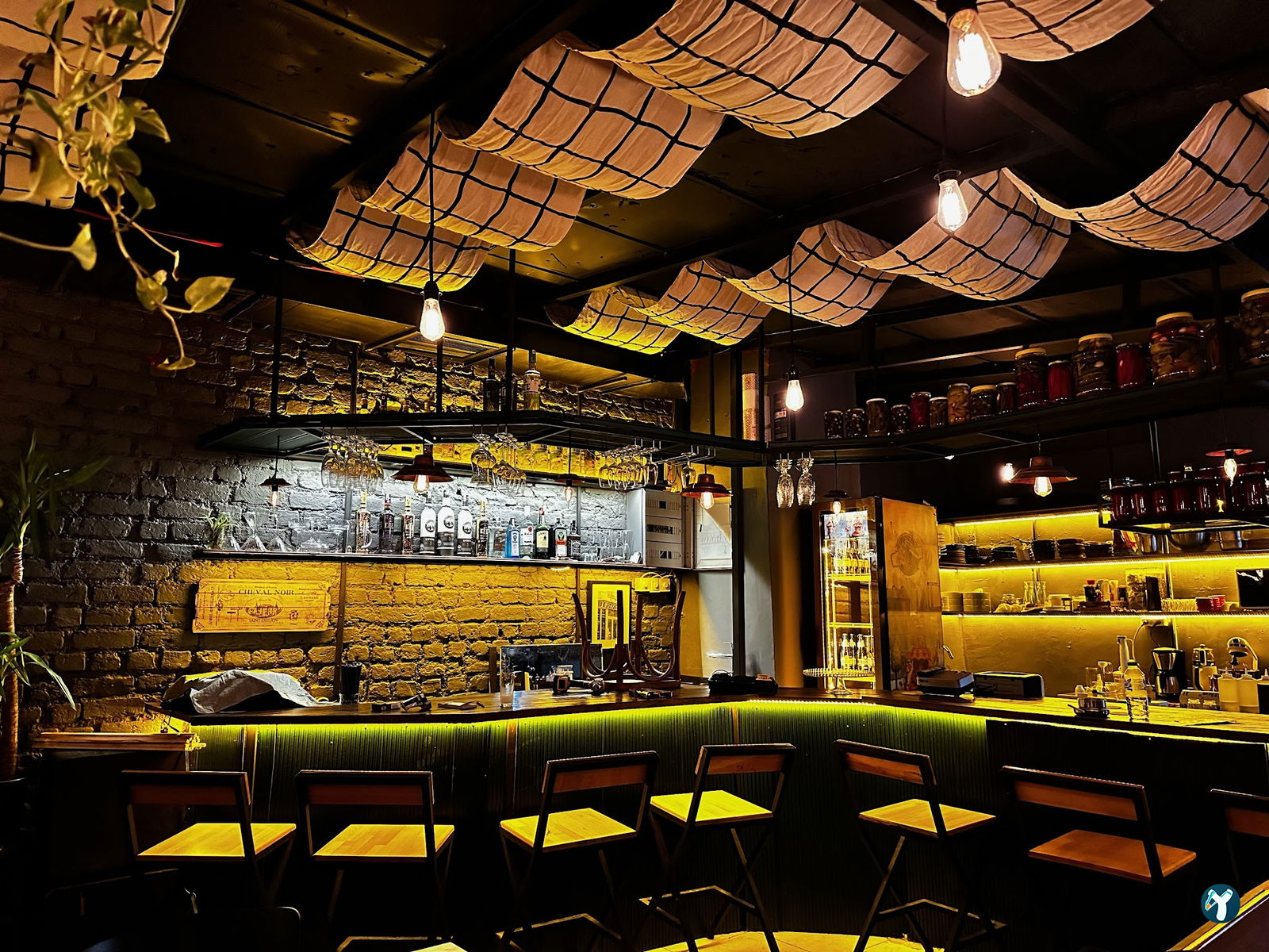 İzole Beyoğlu | Restaurant & Bar