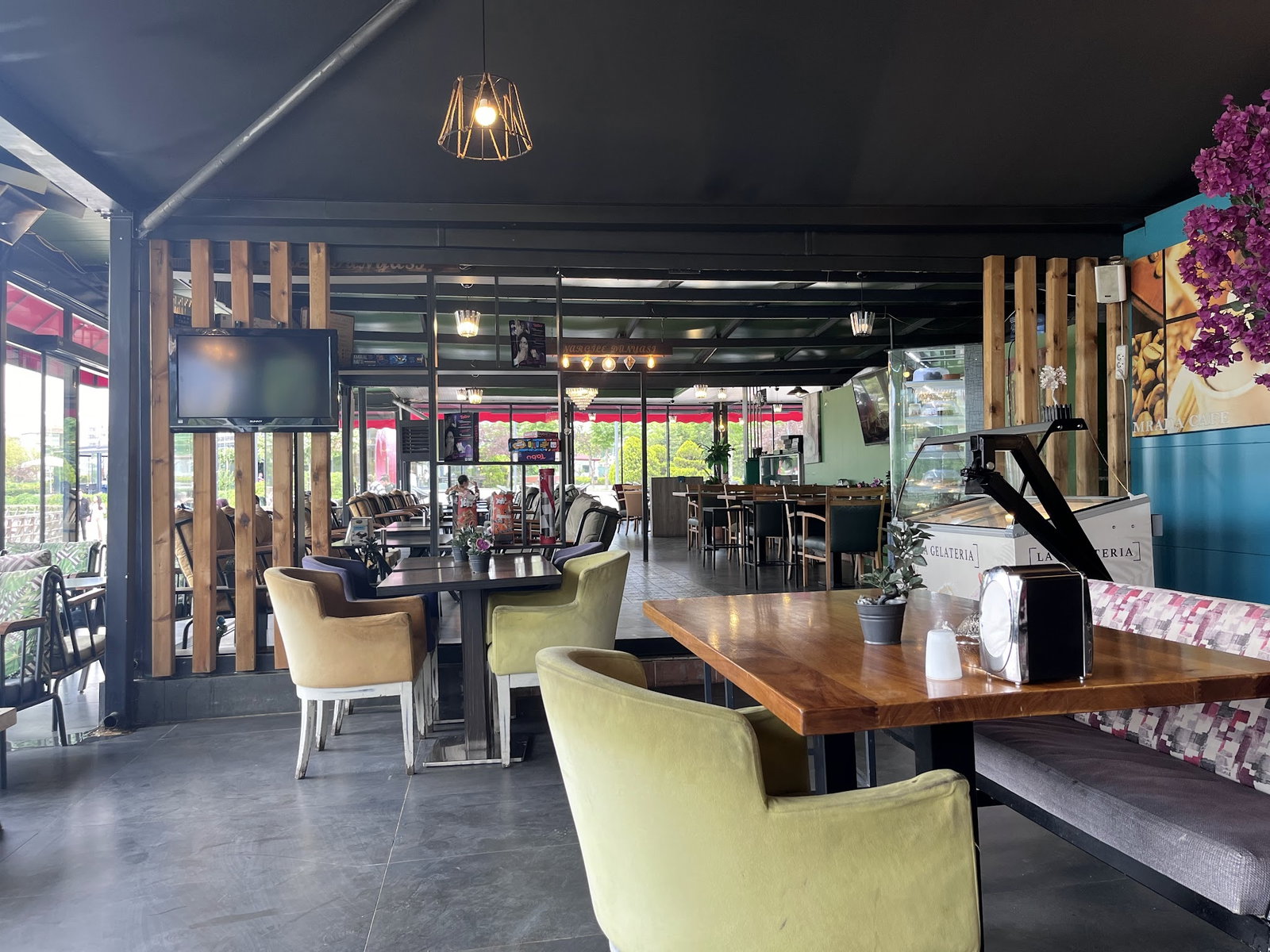 Mrada Cafe