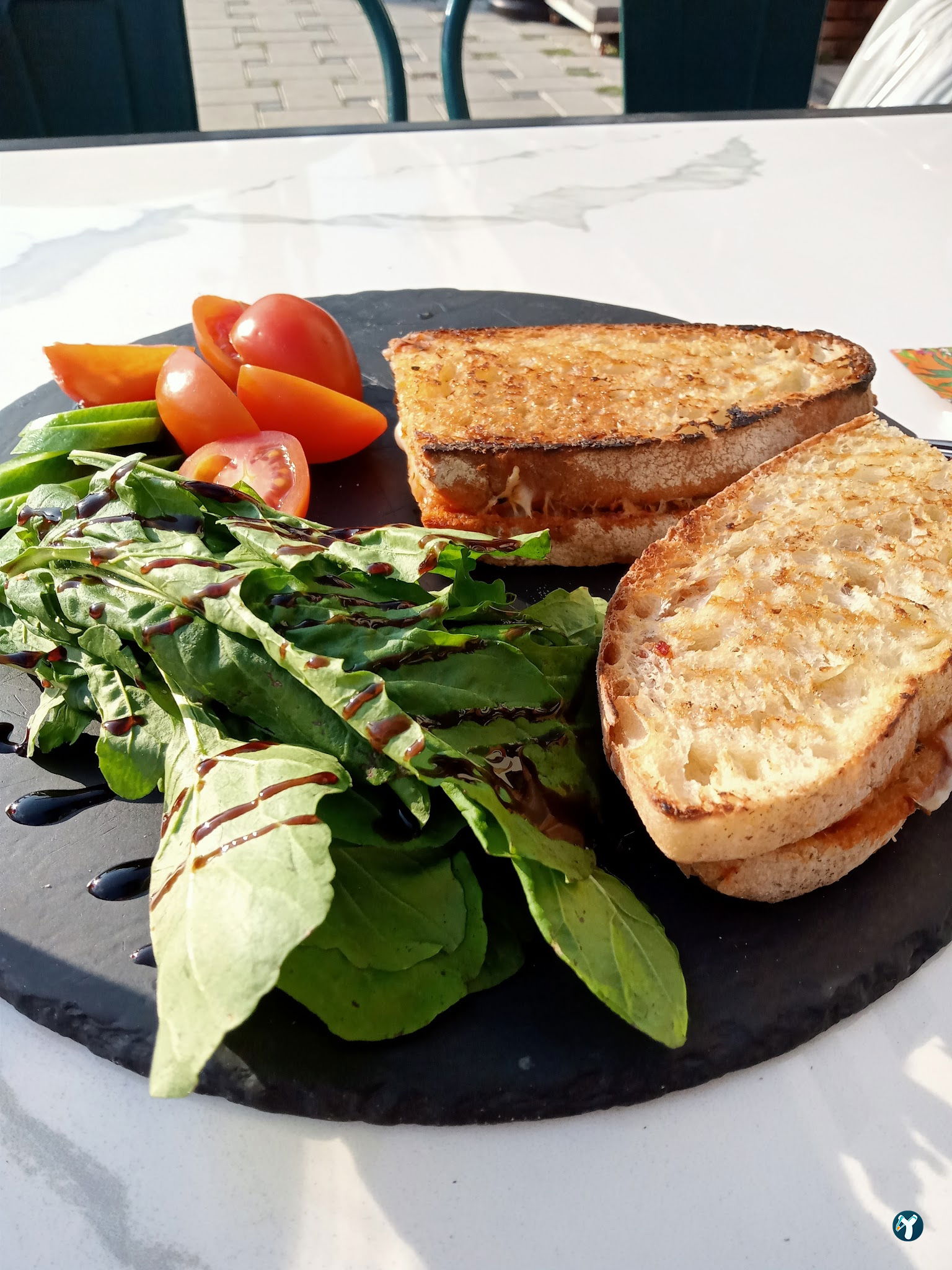 Monq Restoran