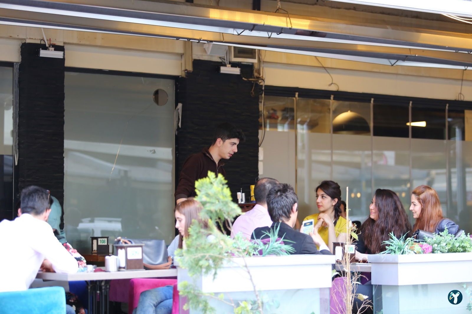 Cafe De La Rue