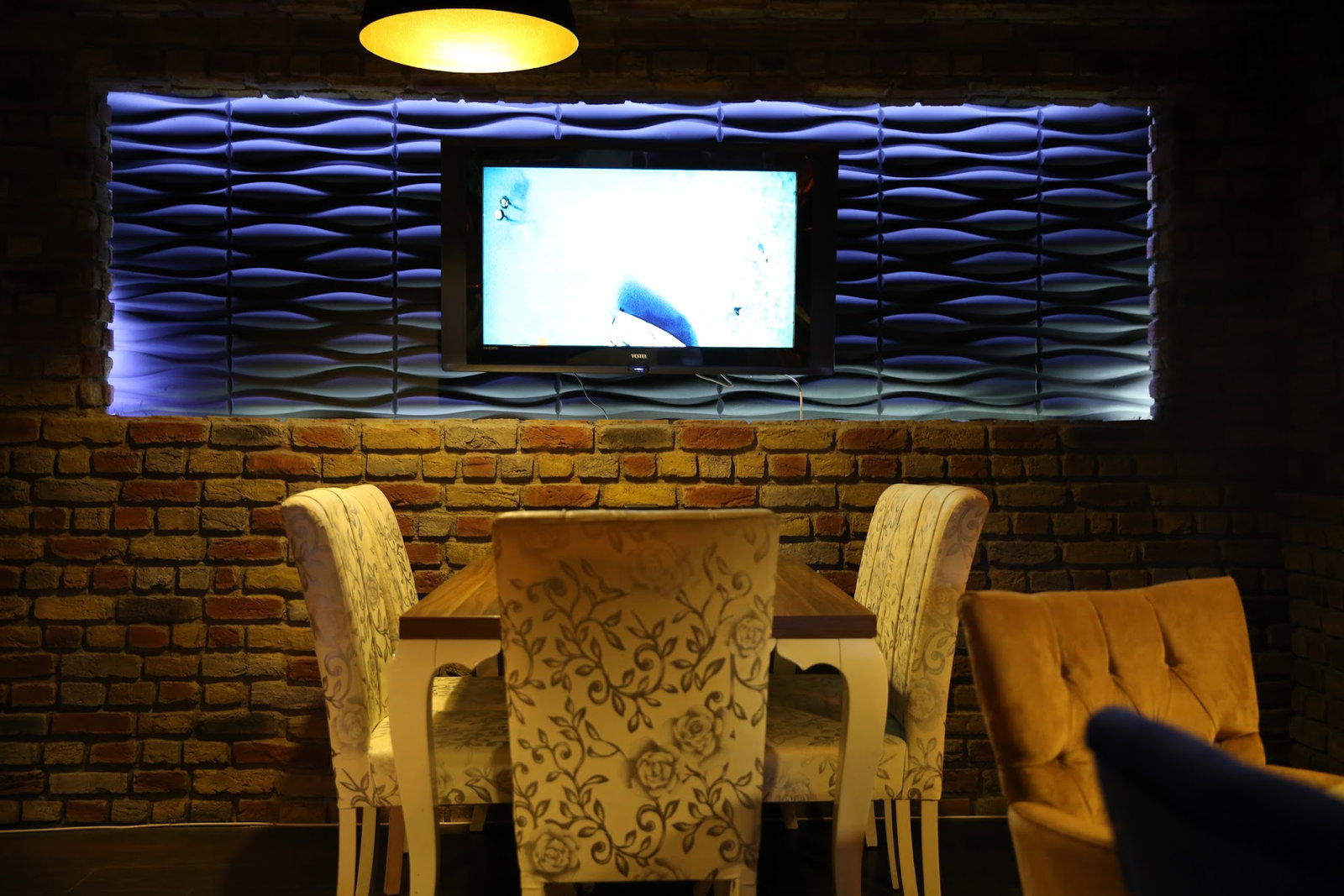 Cafe De La Rue