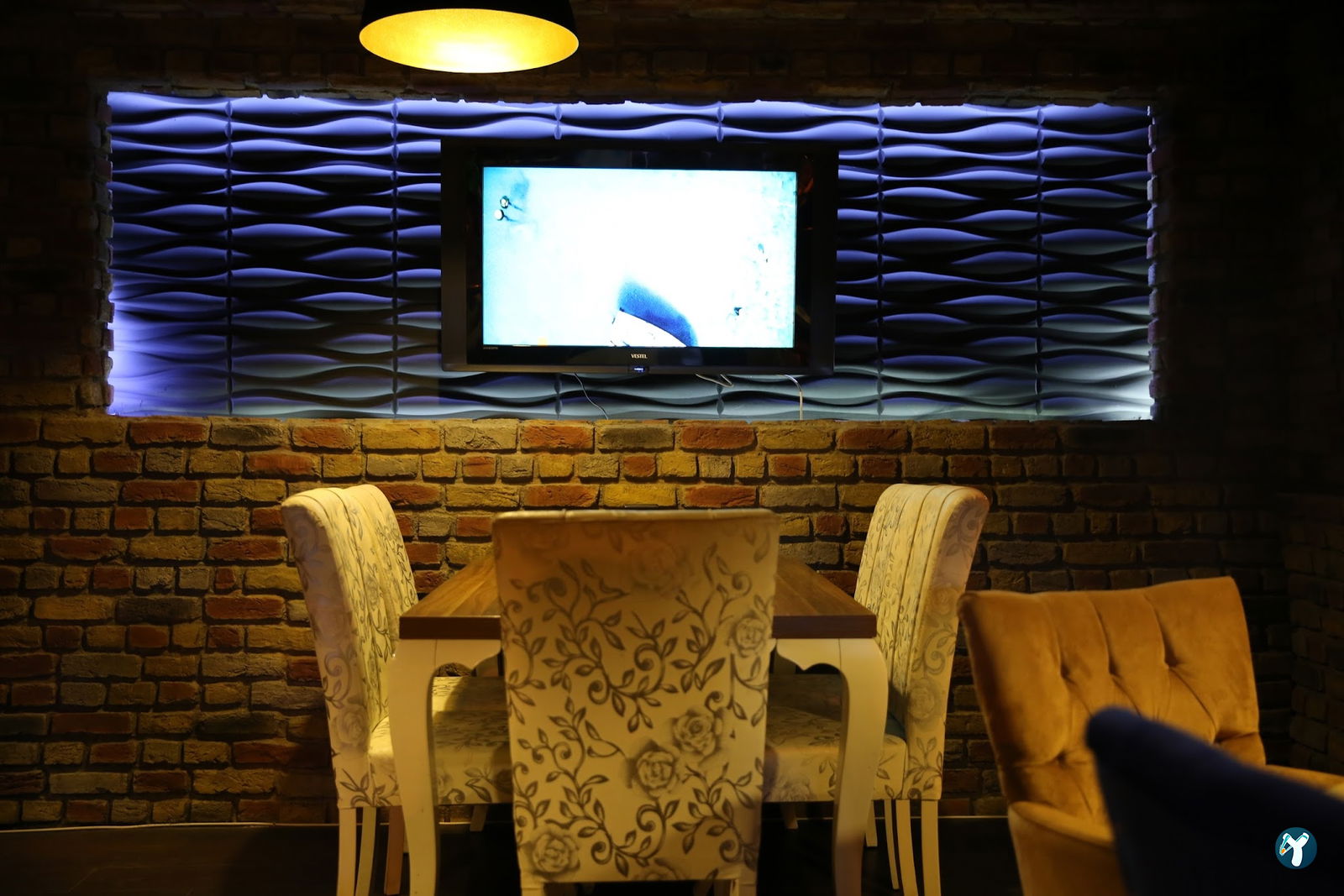 Cafe De La Rue
