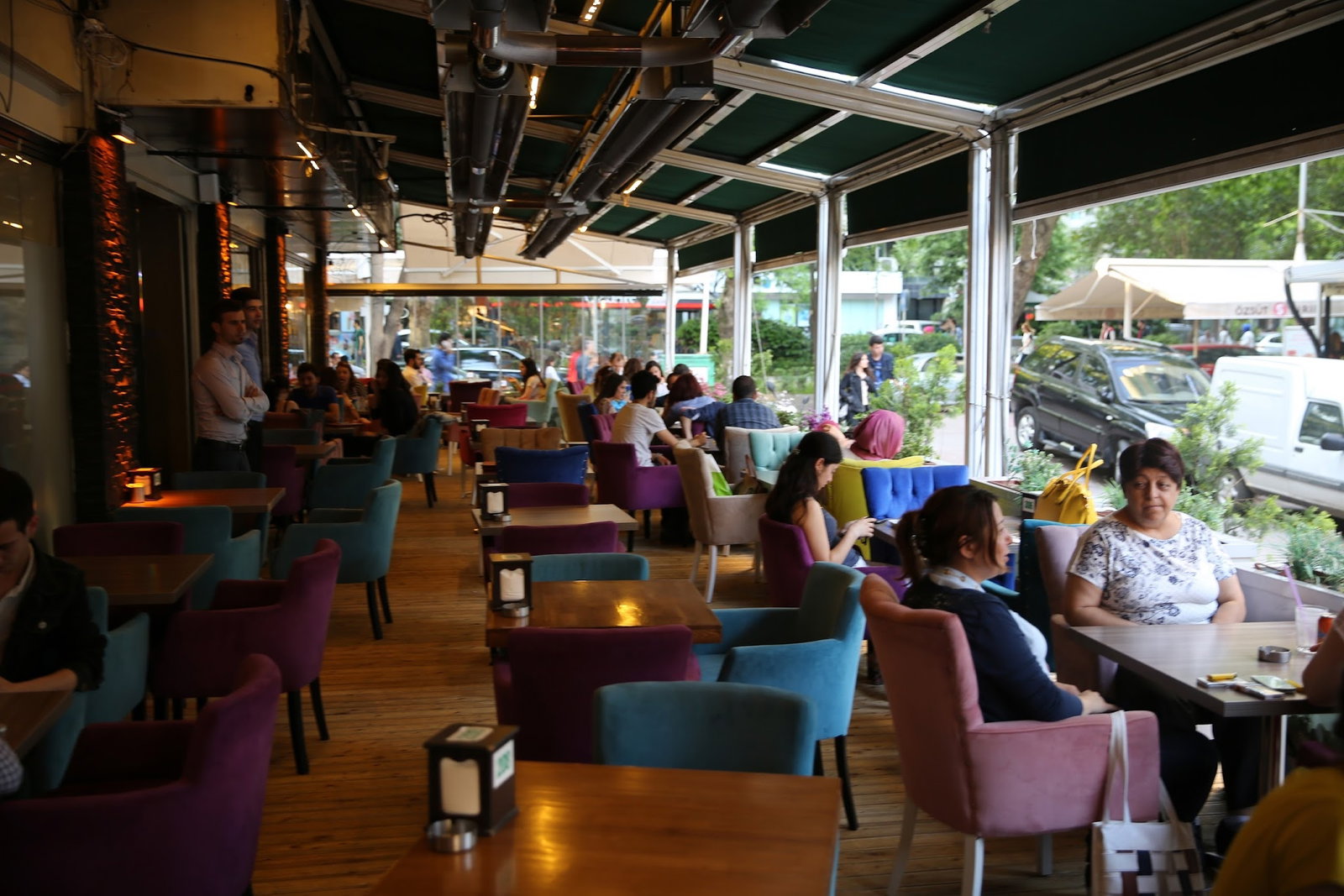 Cafe De La Rue
