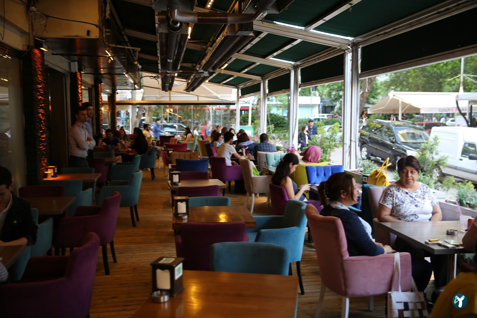 Cafe De La Rue