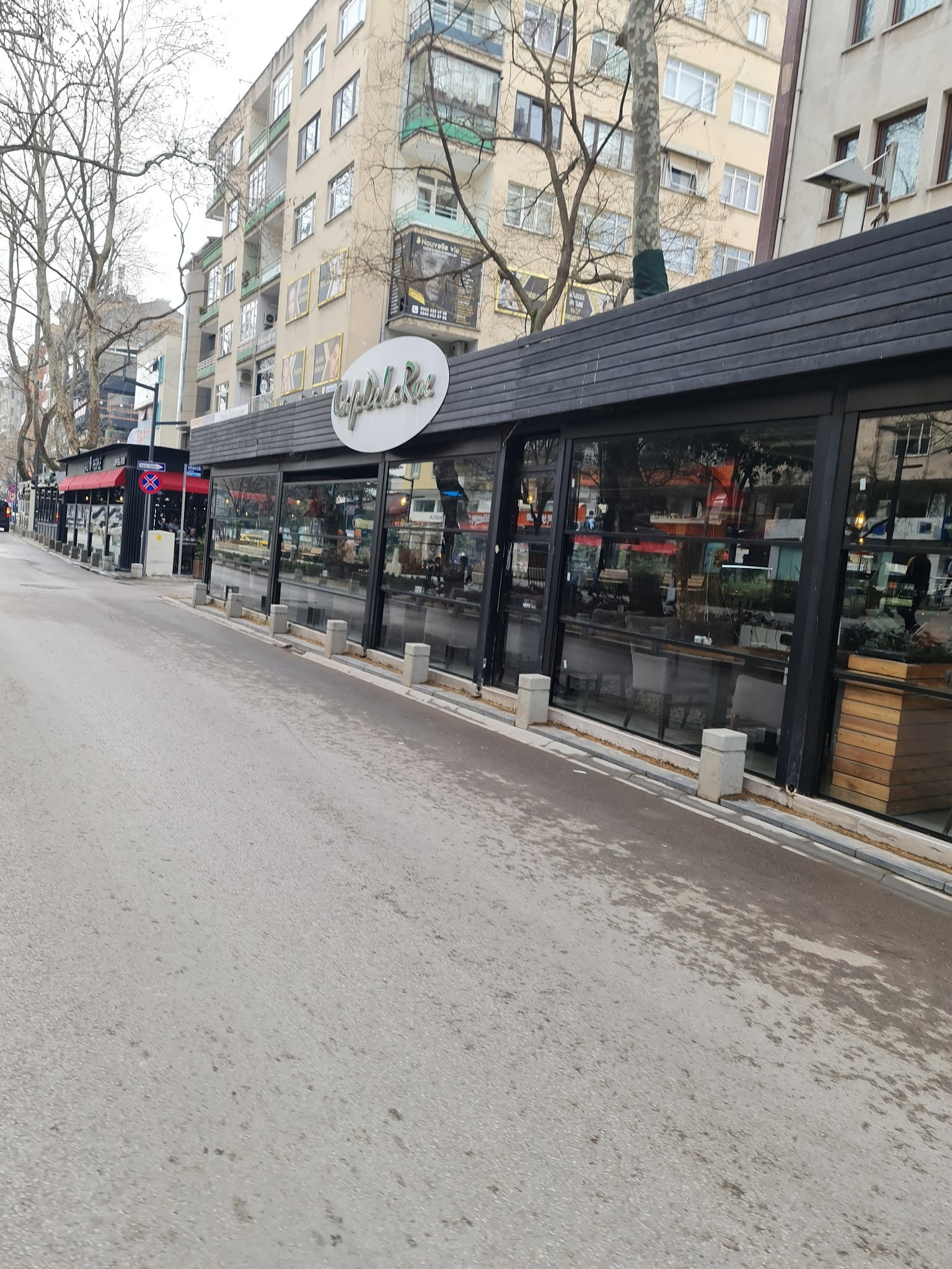 Cafe De La Rue
