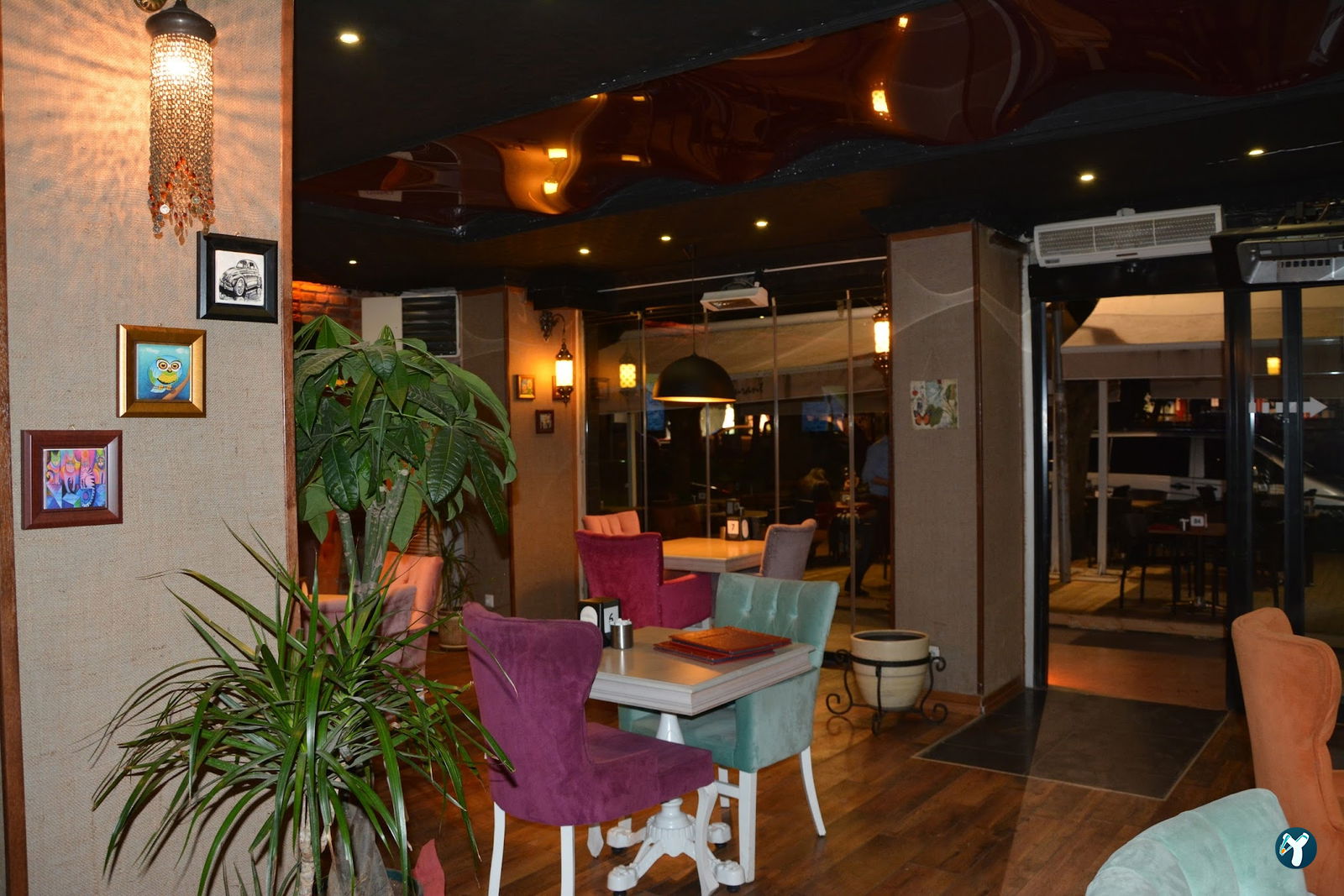 Cafe De La Rue
