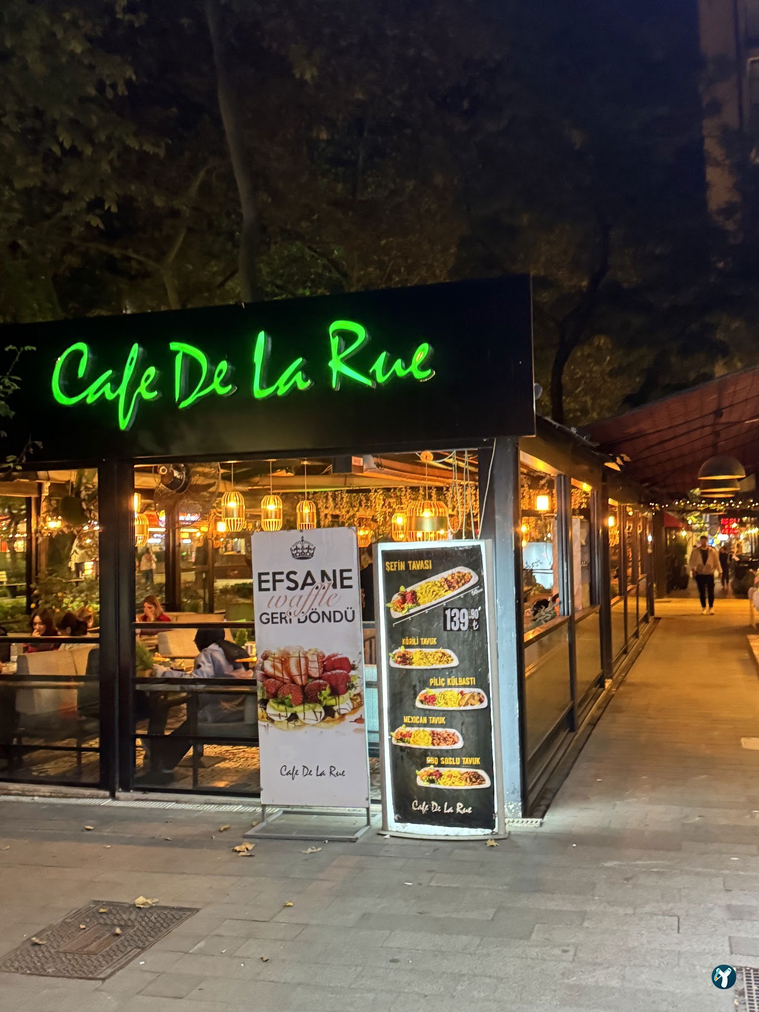 Cafe De La Rue