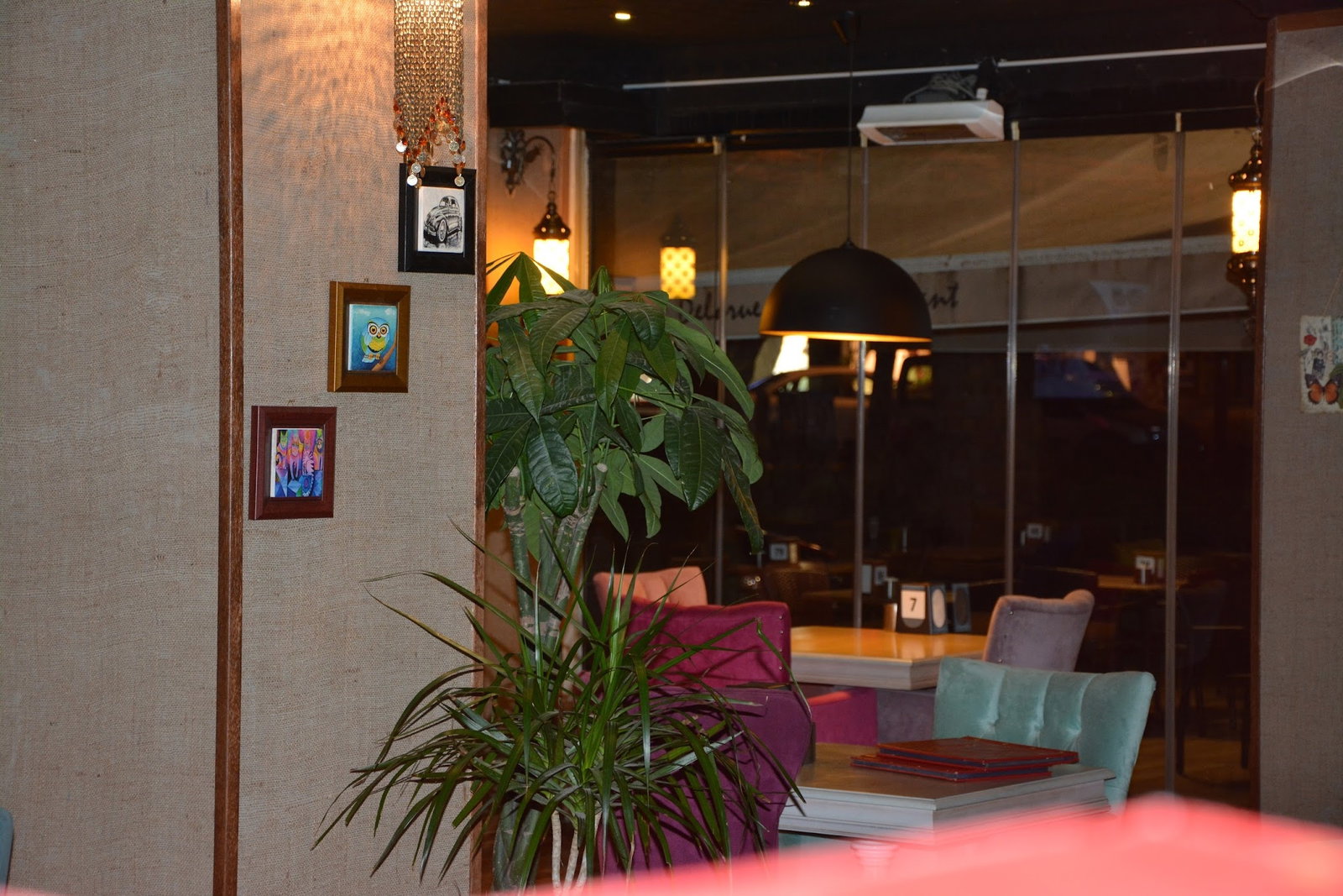 Cafe De La Rue