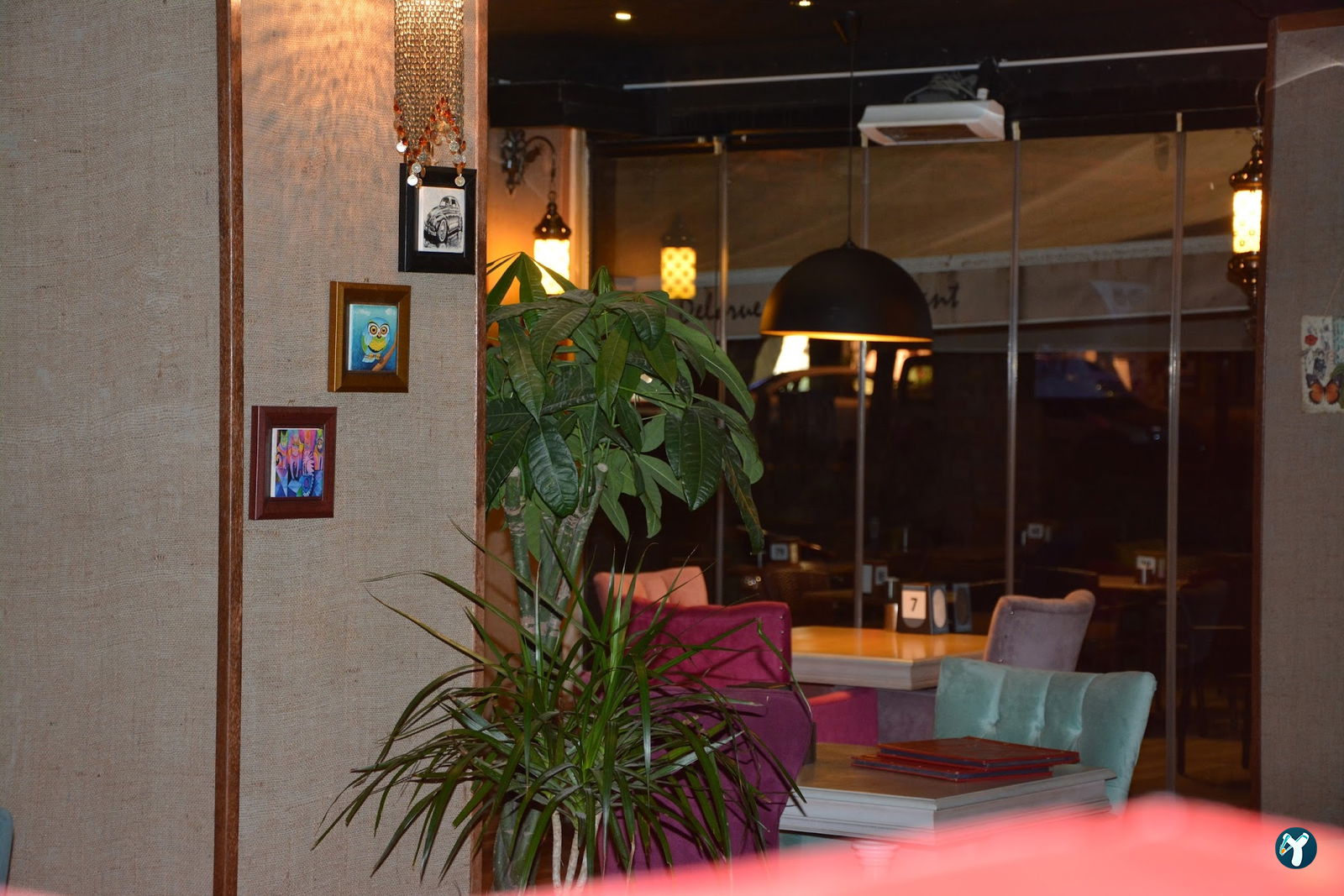 Cafe De La Rue