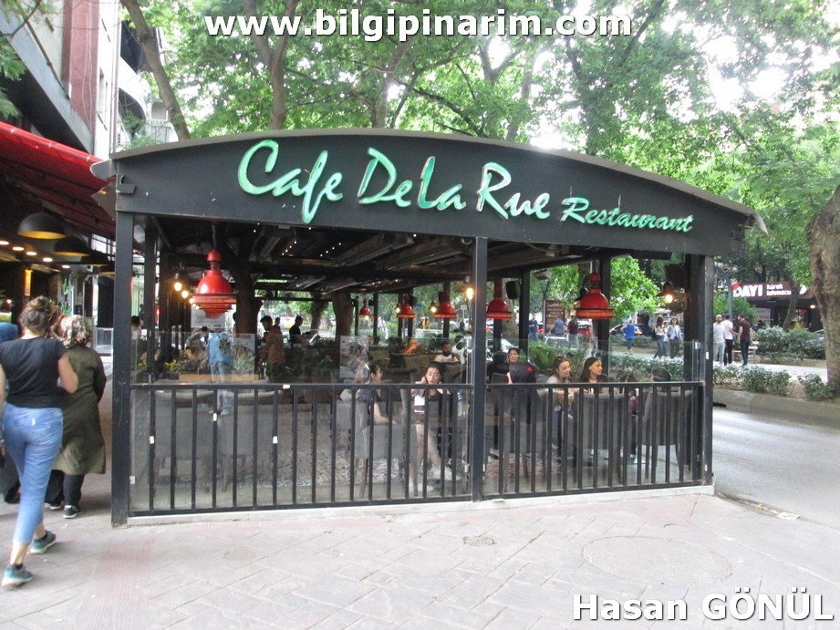 Cafe De La Rue