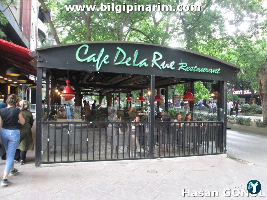 Cafe De La Rue