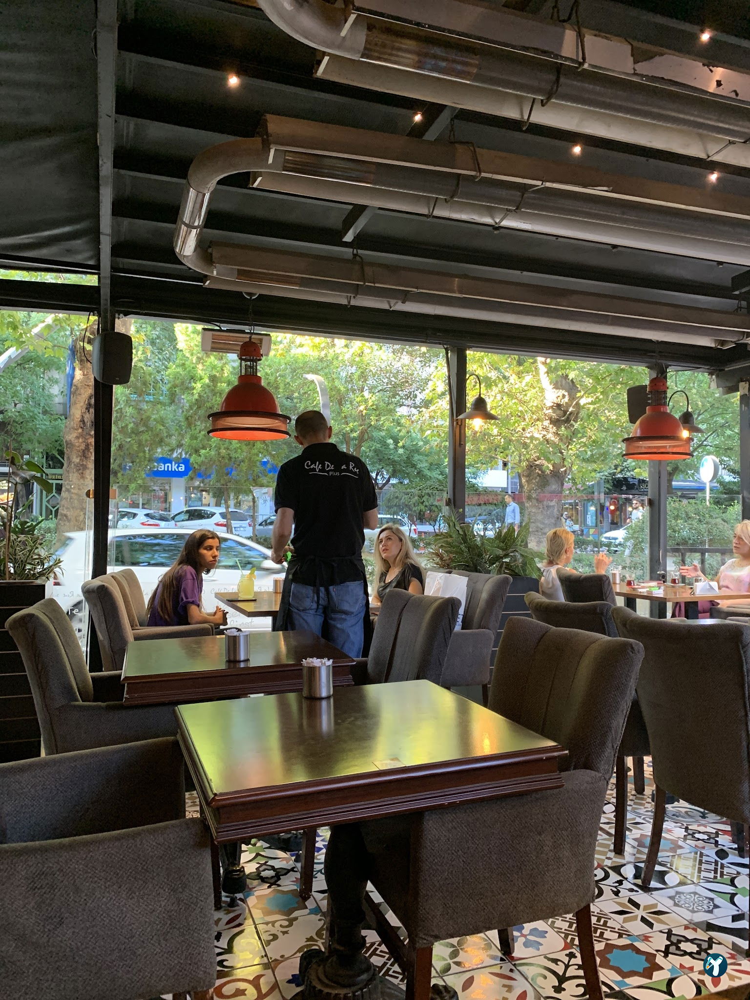 Cafe De La Rue