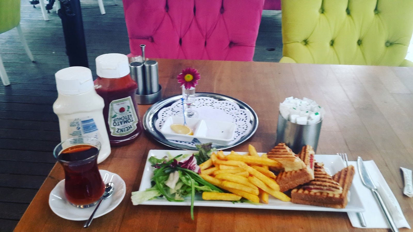 Cafe De La Rue