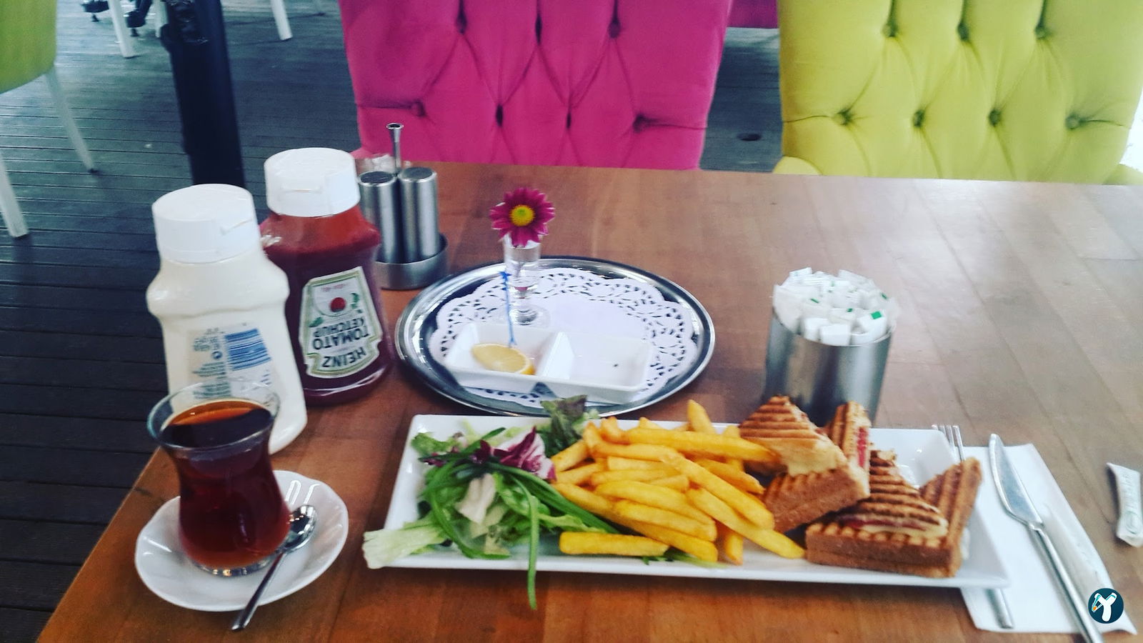 Cafe De La Rue