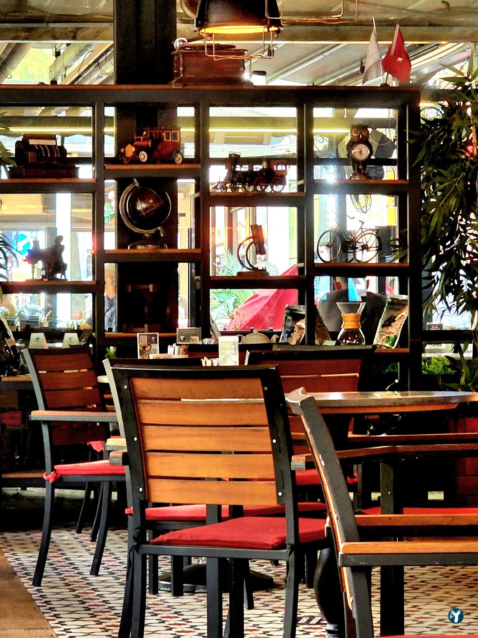 Cafe De La Rue