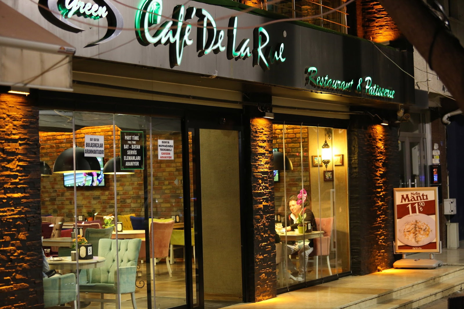 Cafe De La Rue