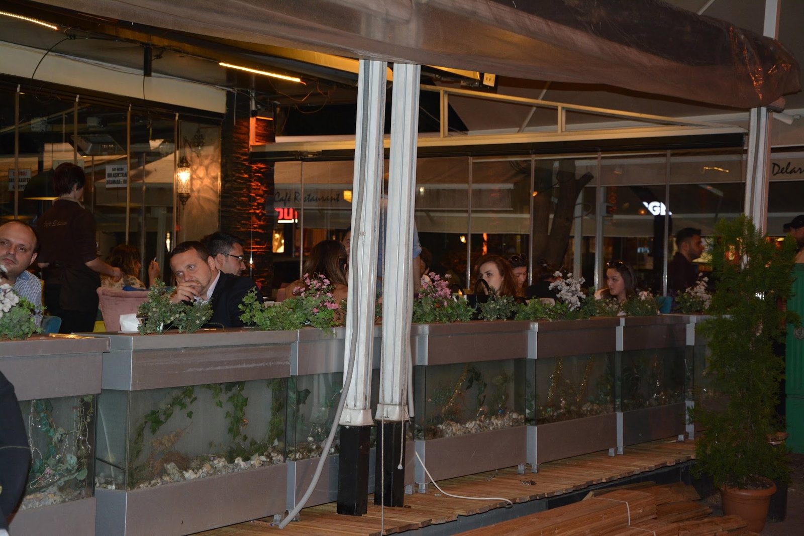 Cafe De La Rue