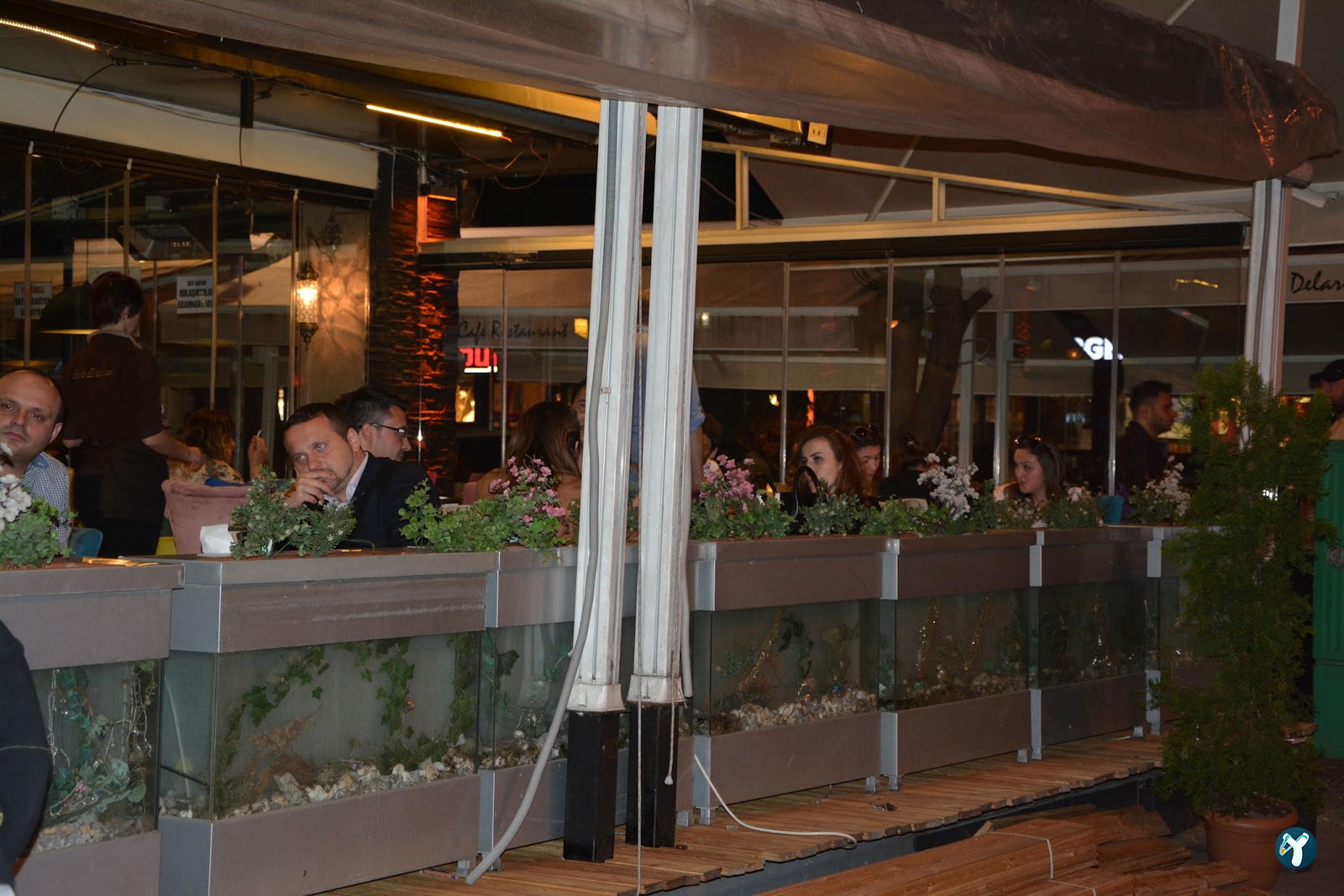 Cafe De La Rue