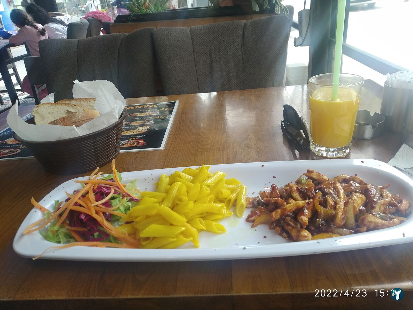 Cafe De La Rue