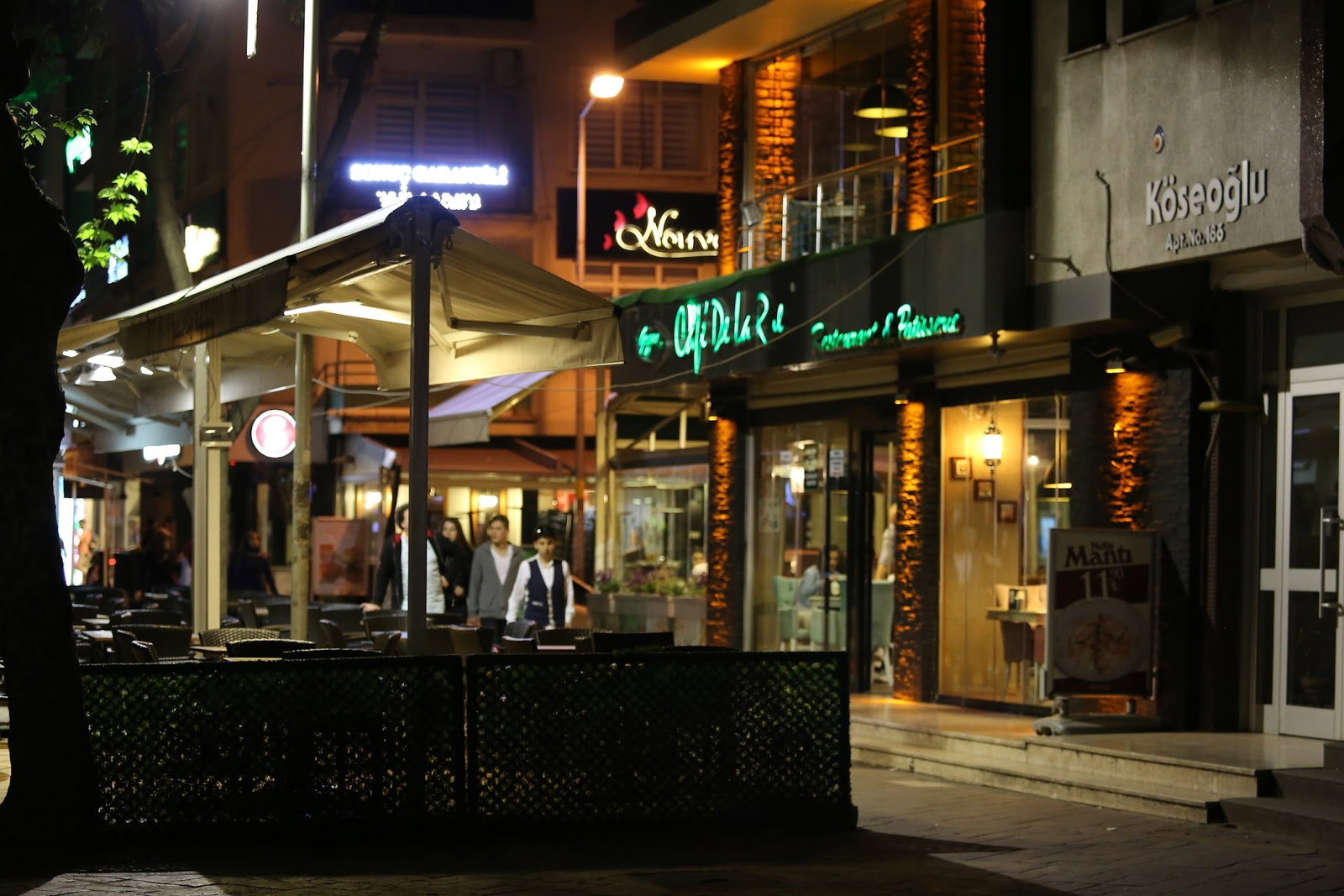 Cafe De La Rue