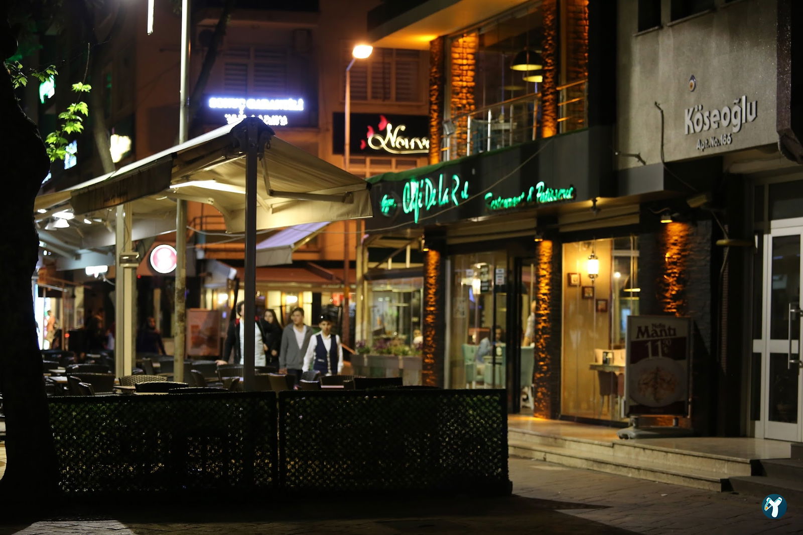Cafe De La Rue