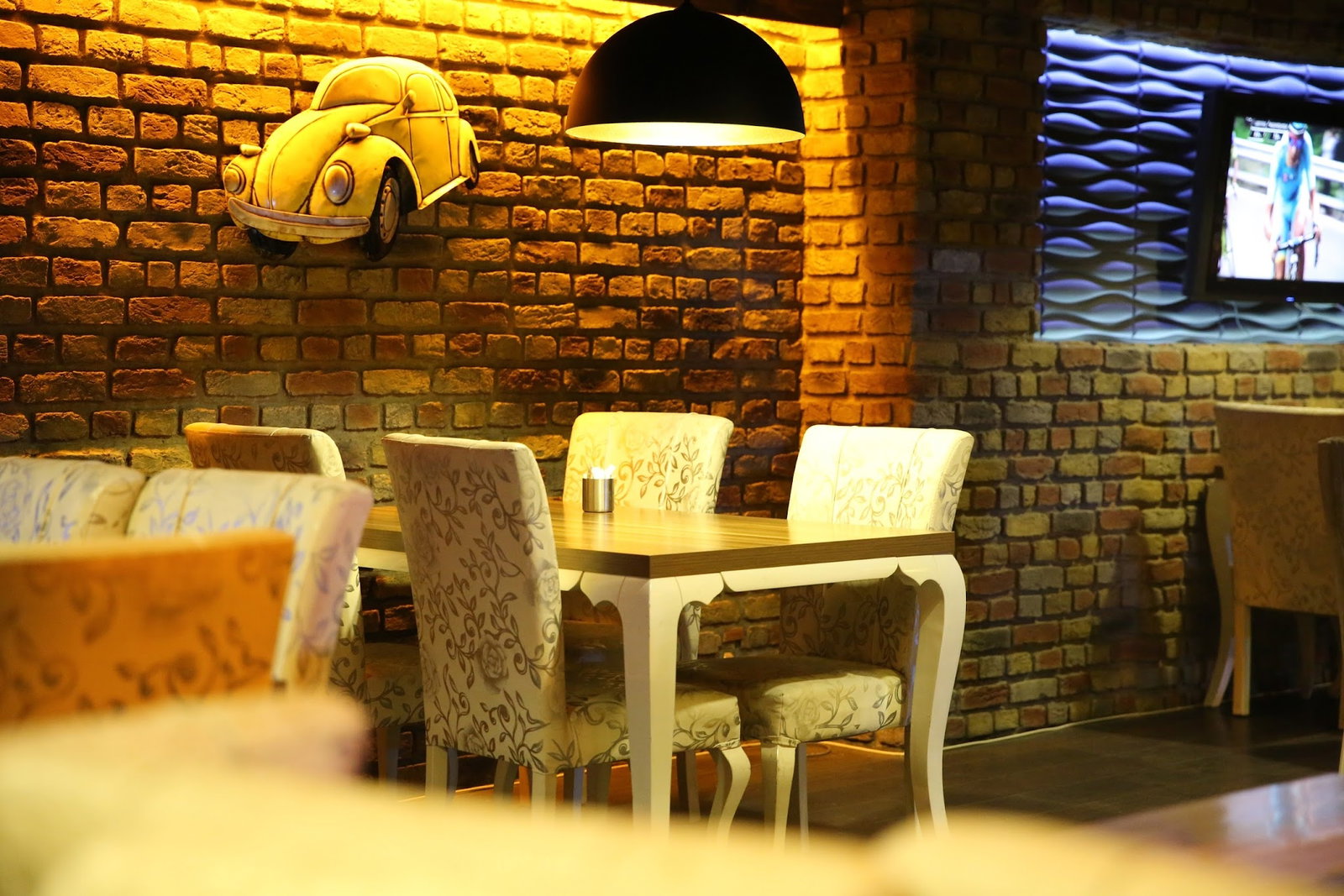Cafe De La Rue