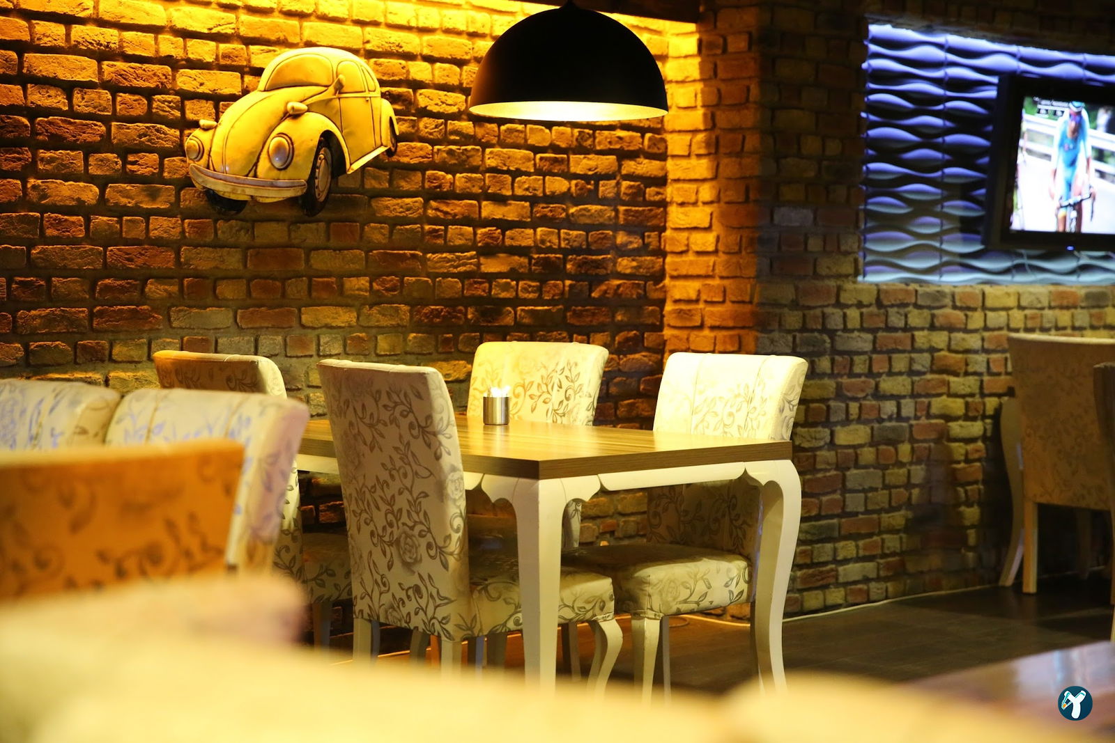 Cafe De La Rue