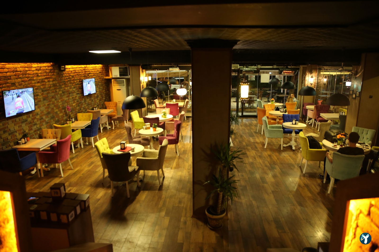 Cafe De La Rue