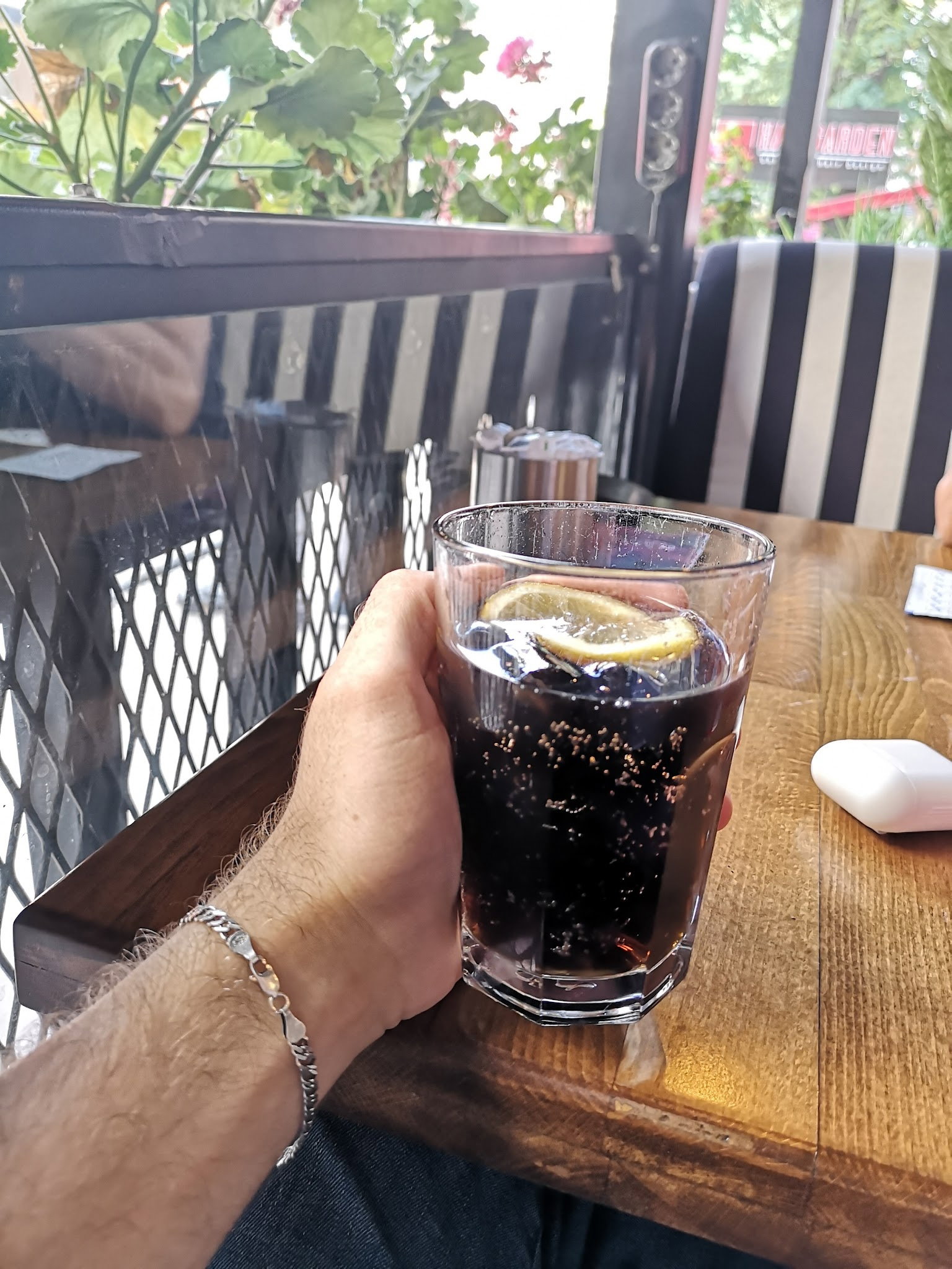 Cafe De La Rue