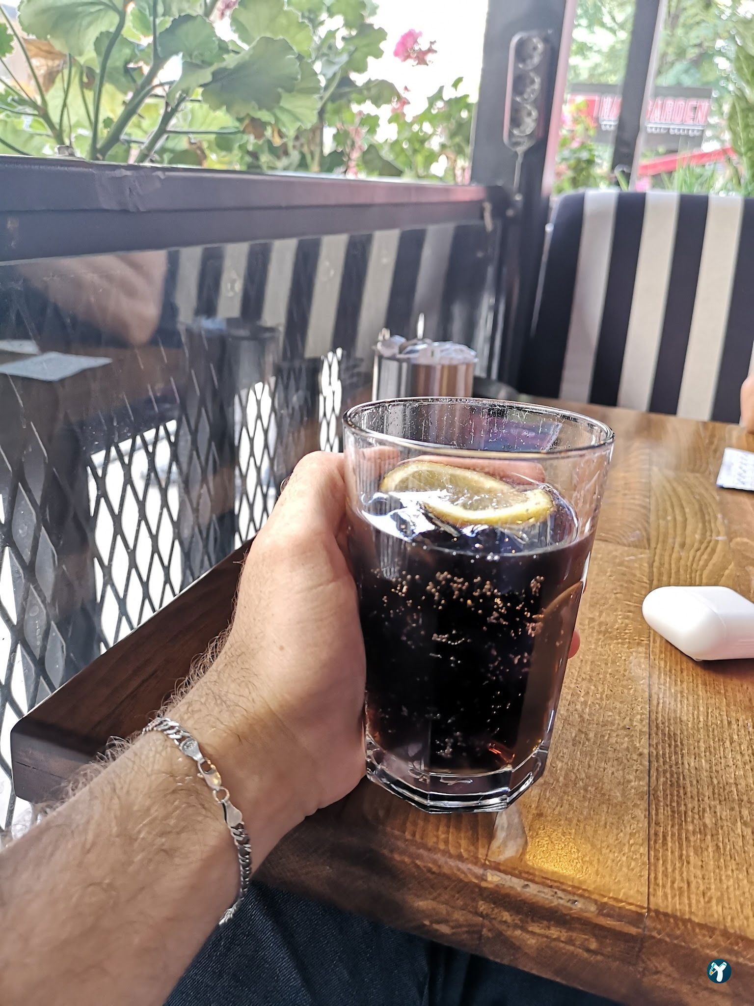 Cafe De La Rue