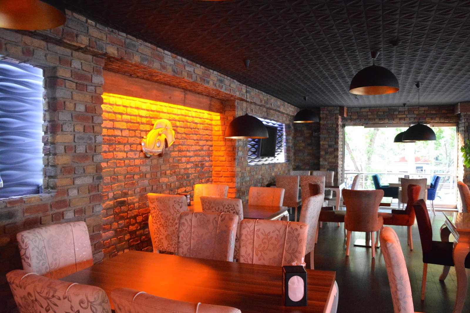 Cafe De La Rue
