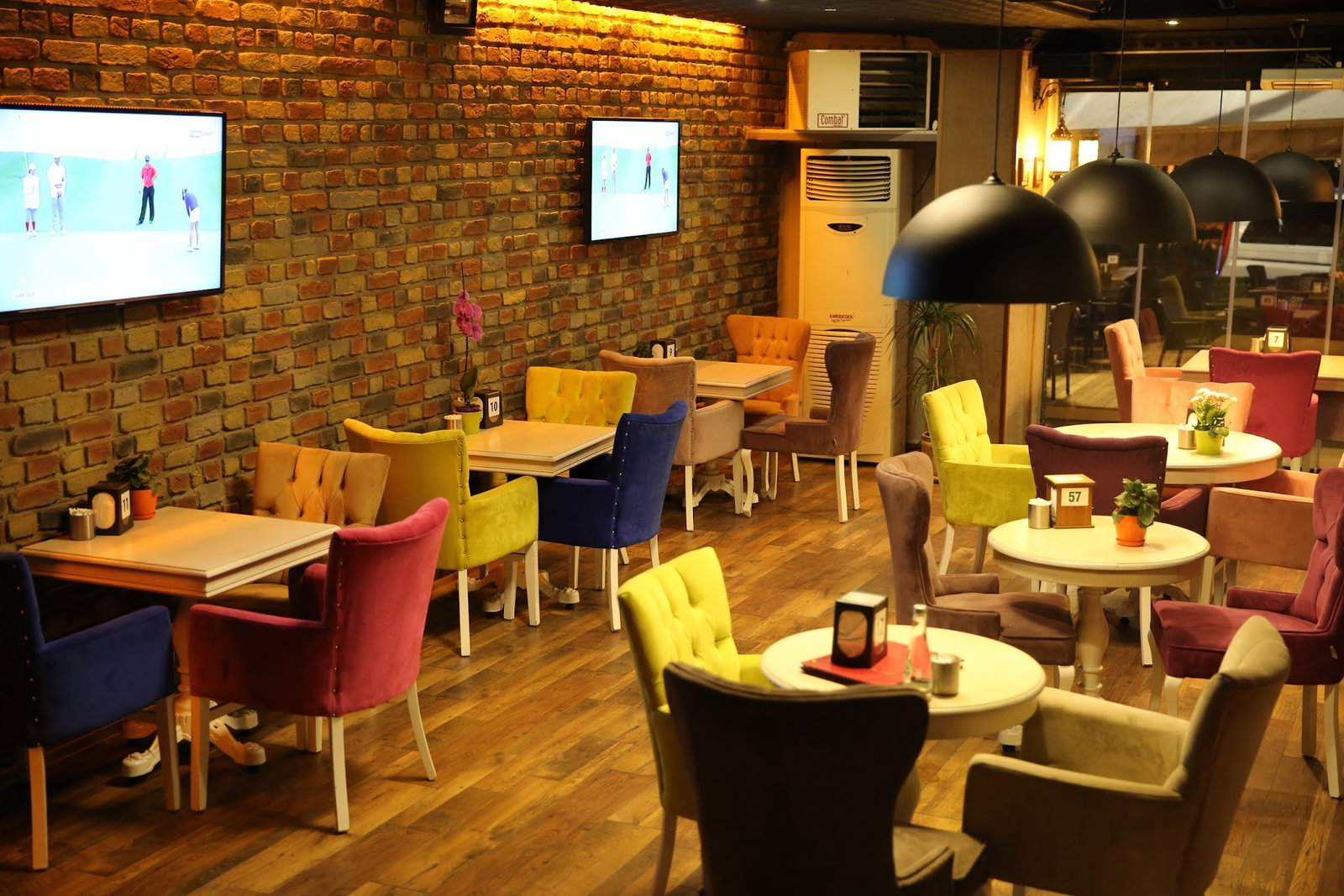Cafe De La Rue