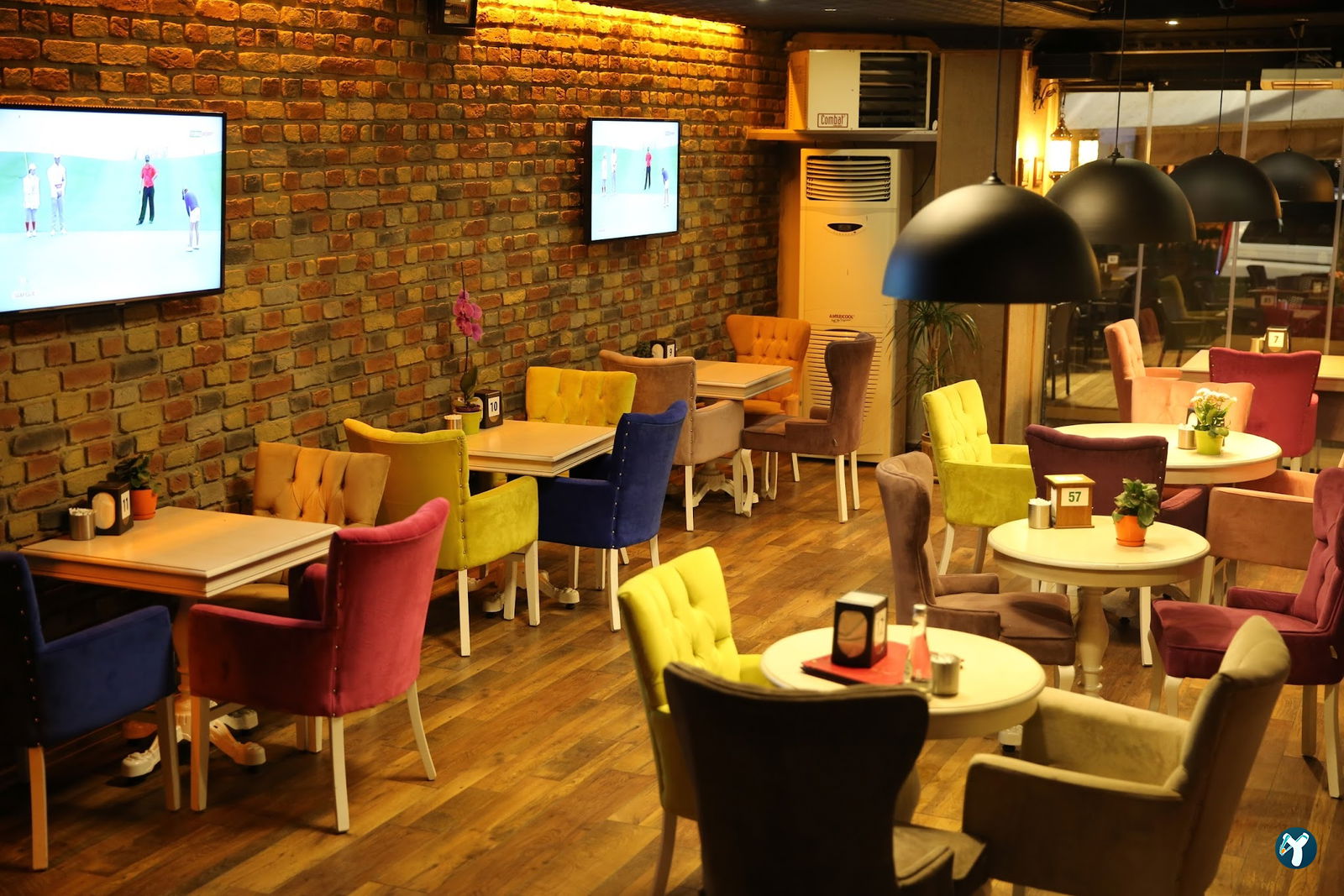 Cafe De La Rue
