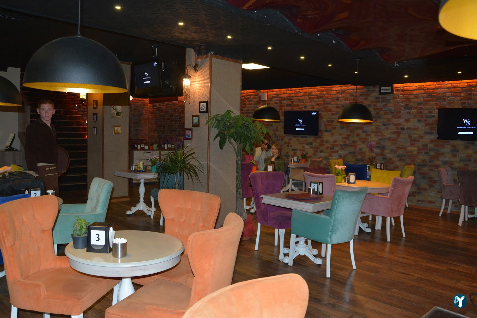 Cafe De La Rue