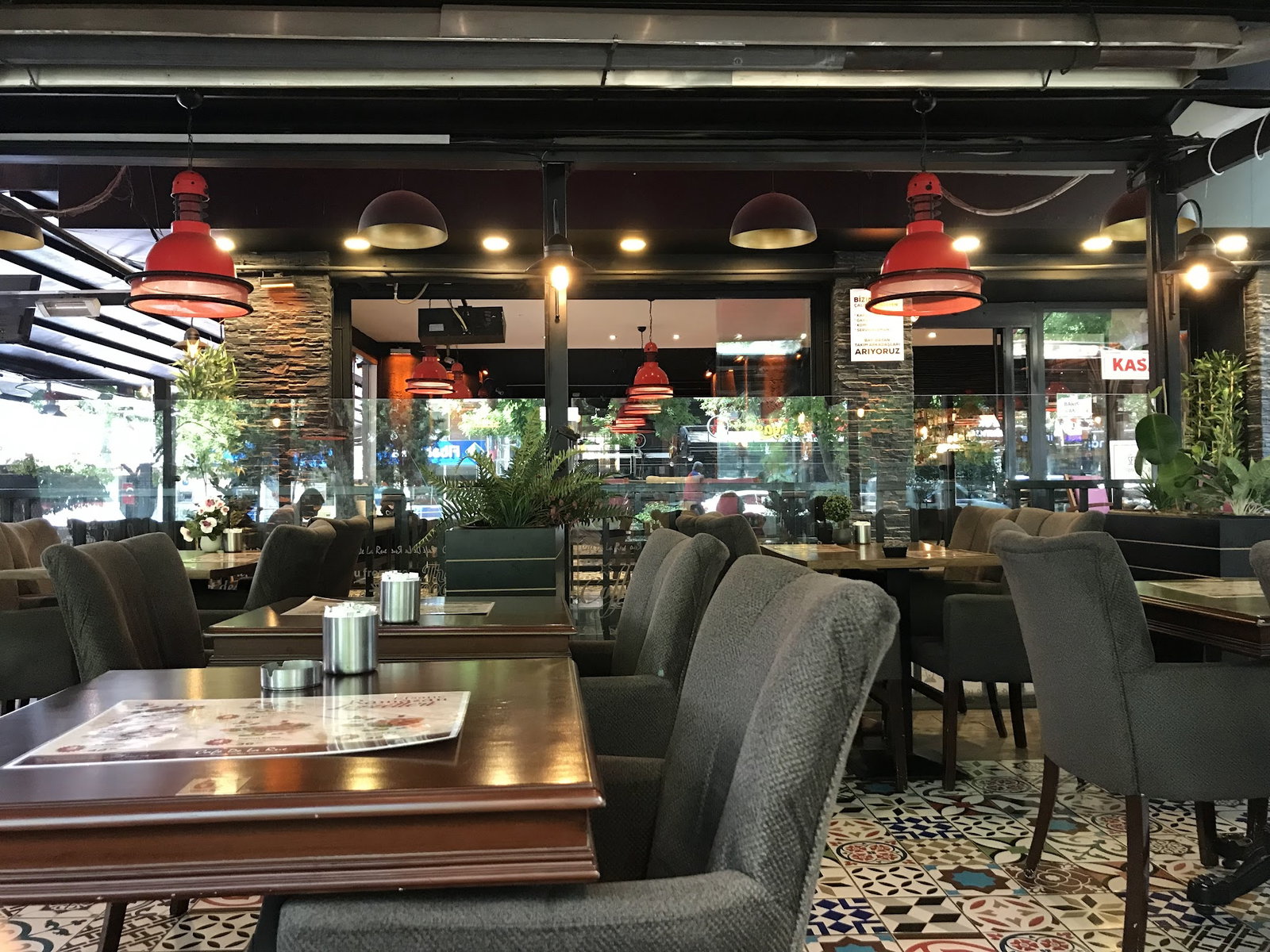 Cafe De La Rue