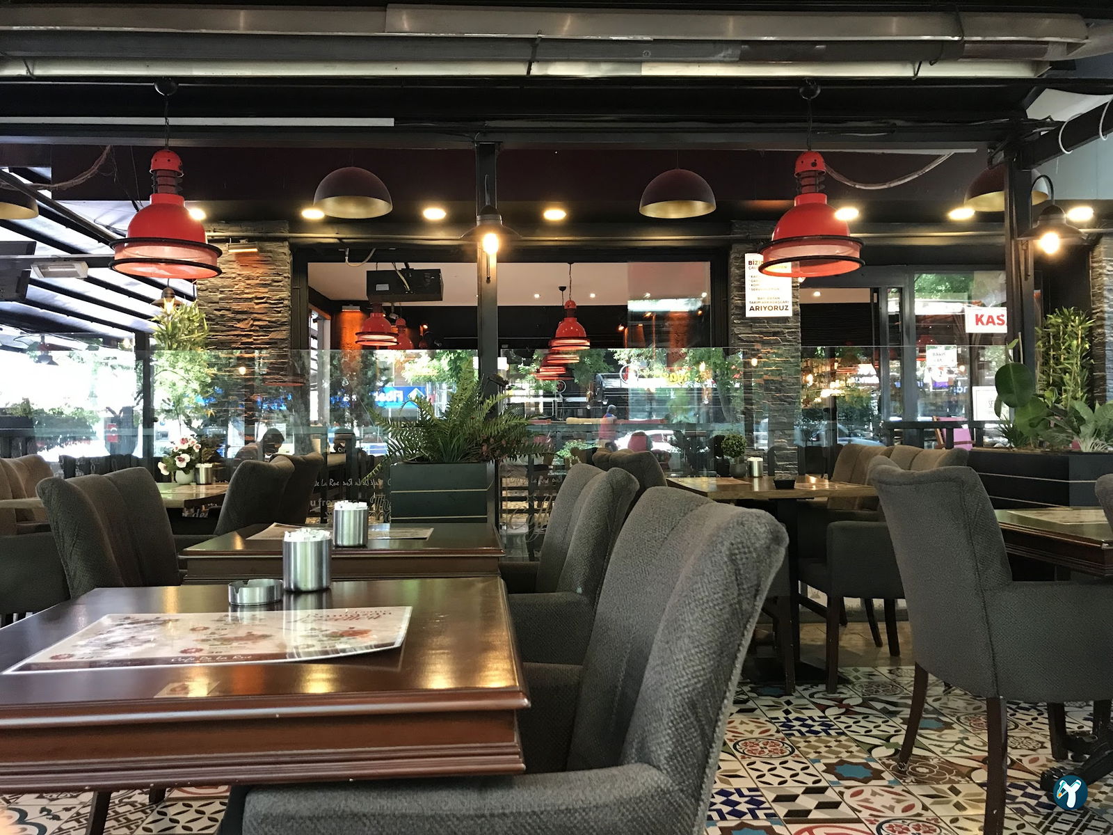 Cafe De La Rue