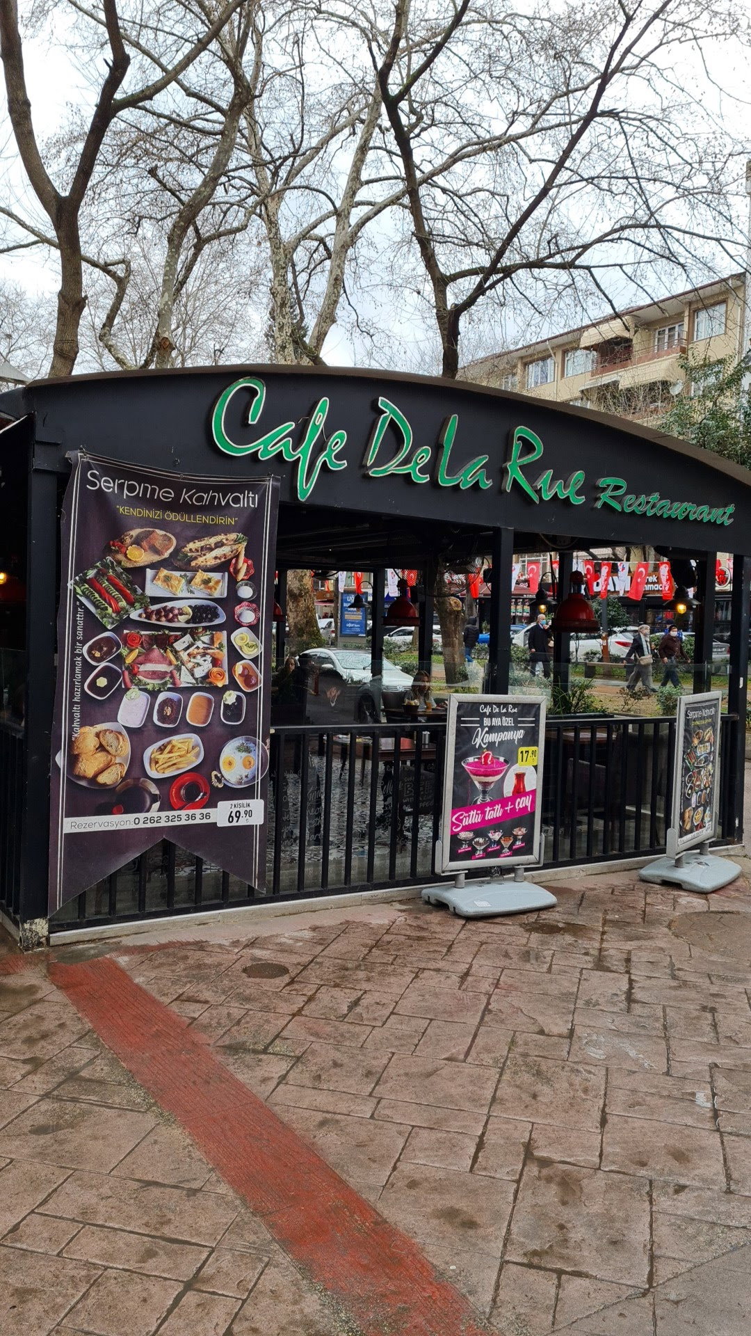 Cafe De La Rue