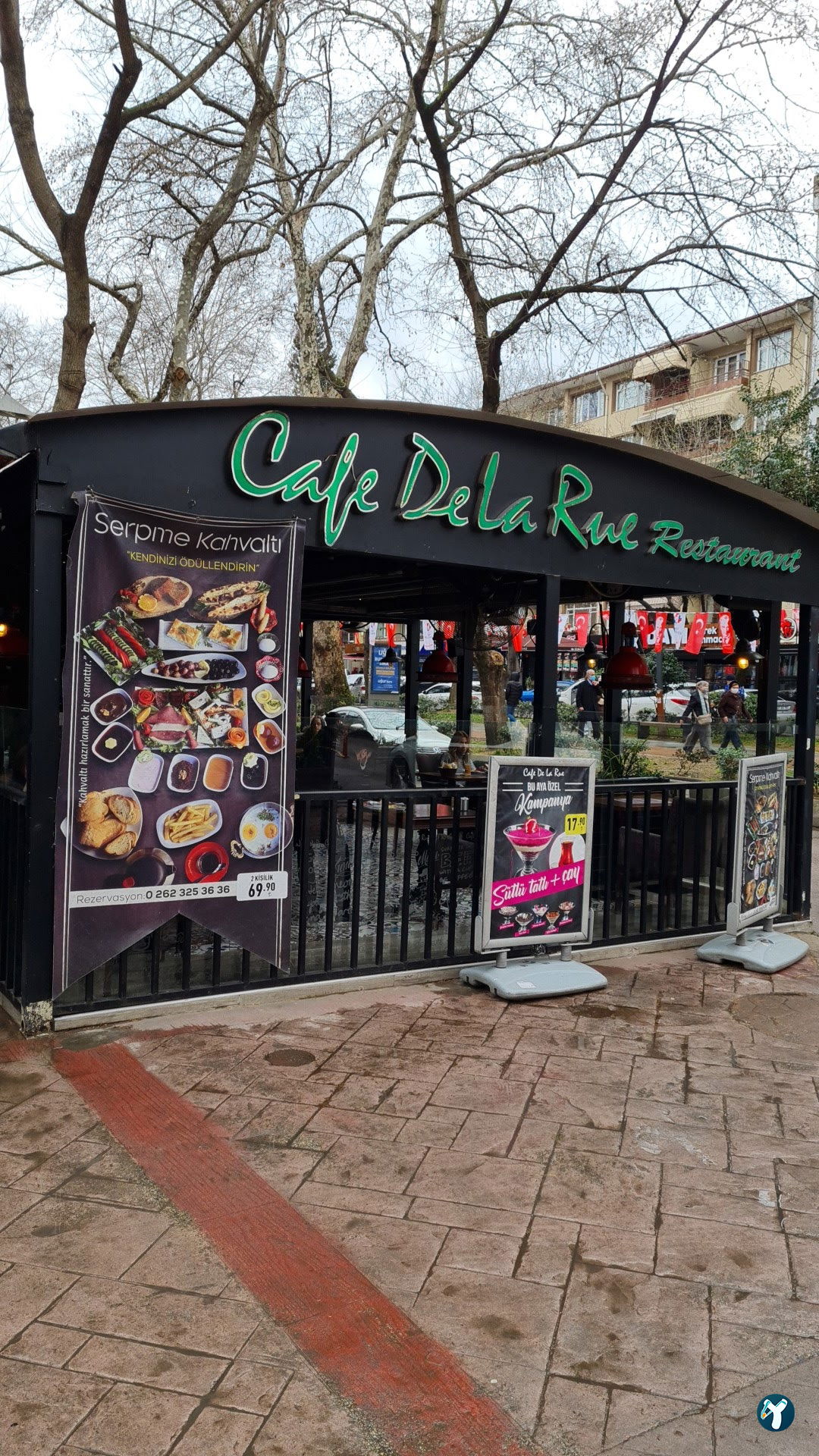 Cafe De La Rue