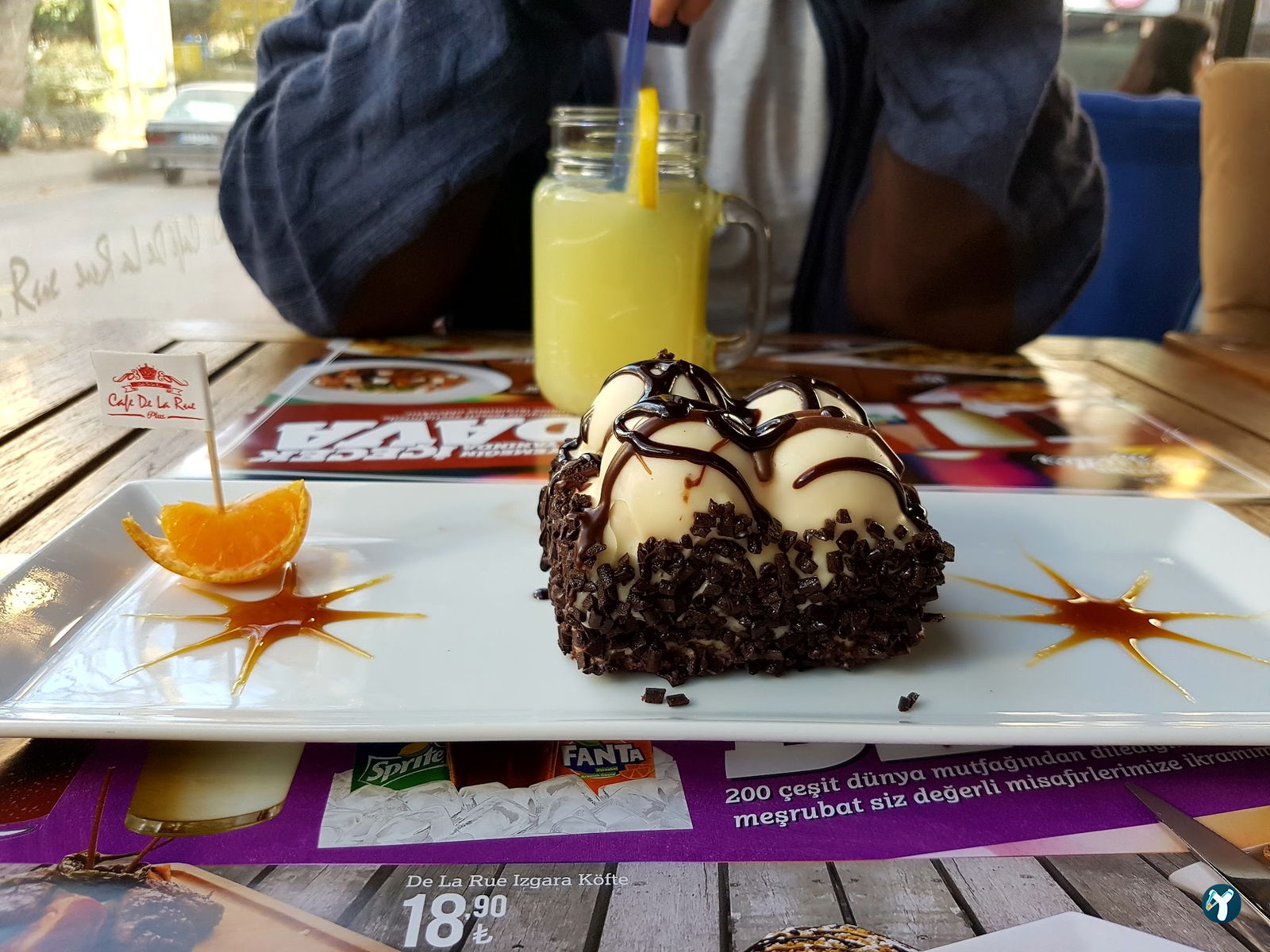Cafe De La Rue