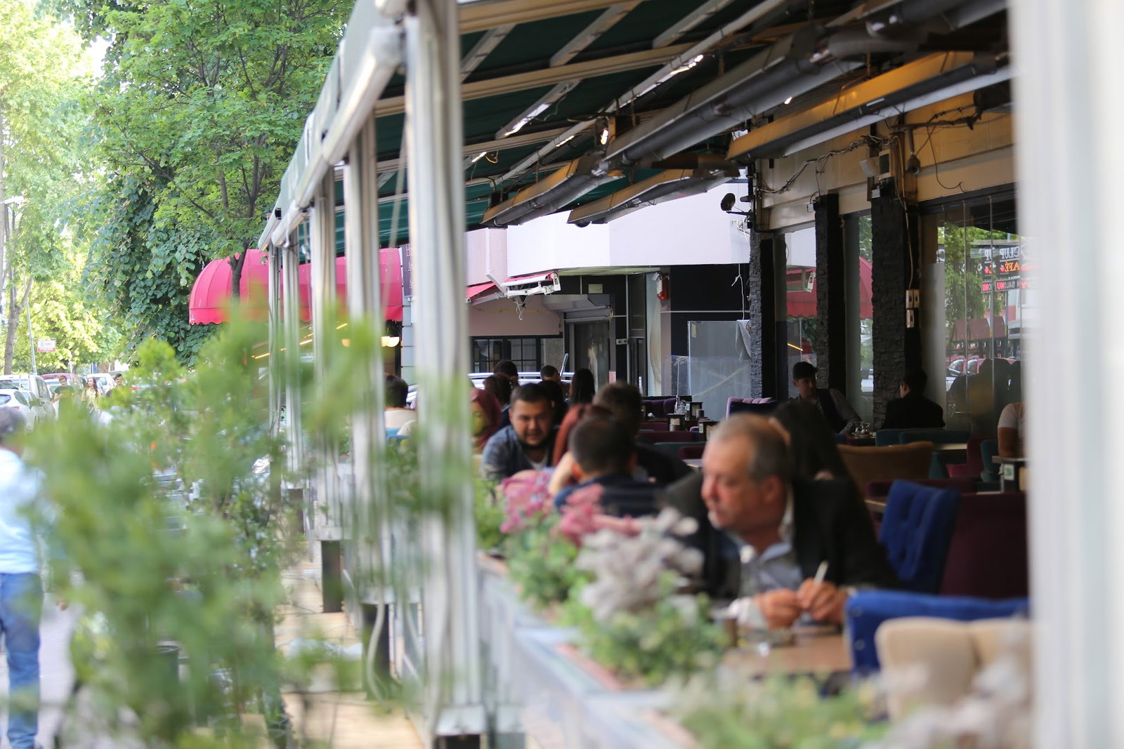 Cafe De La Rue