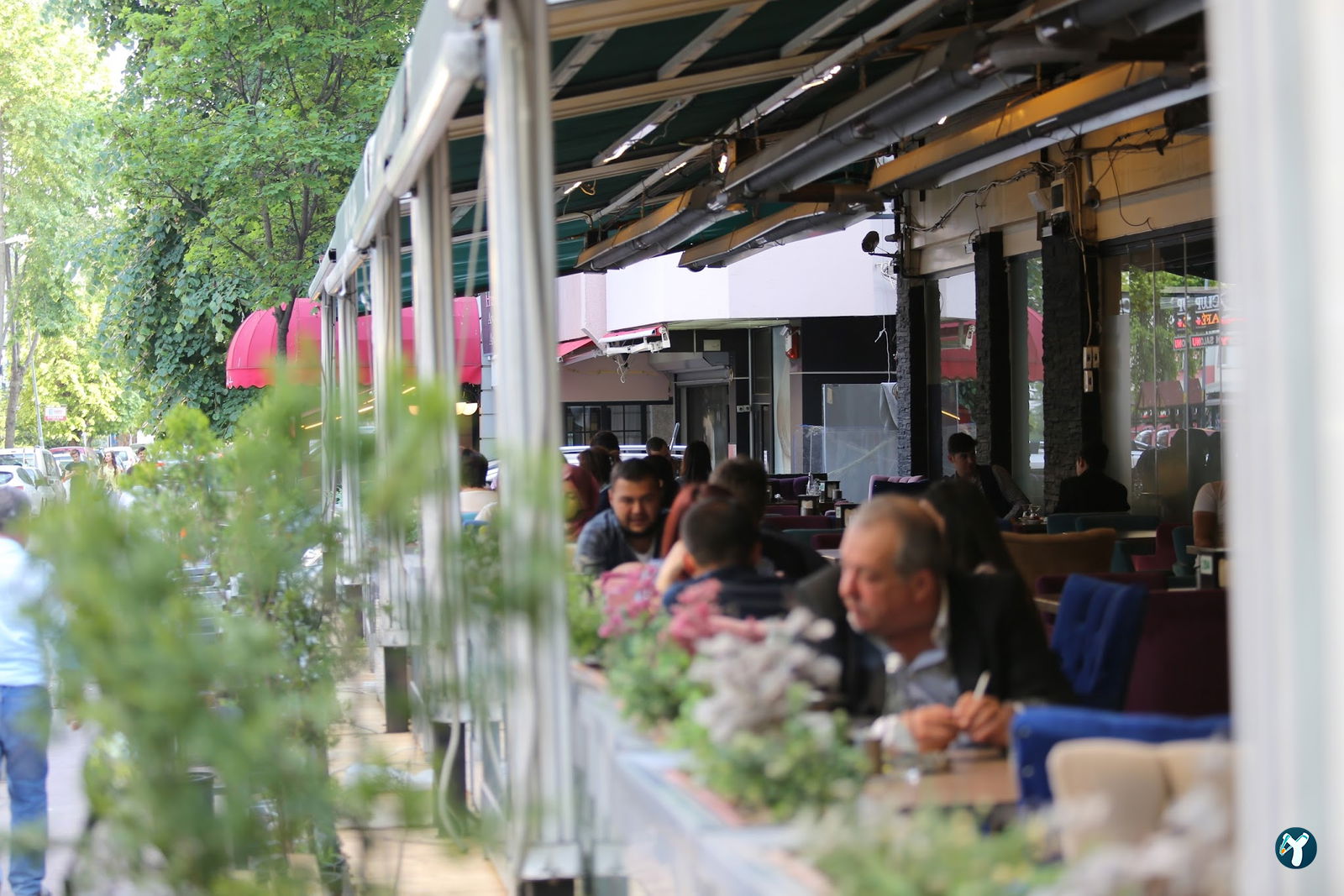 Cafe De La Rue