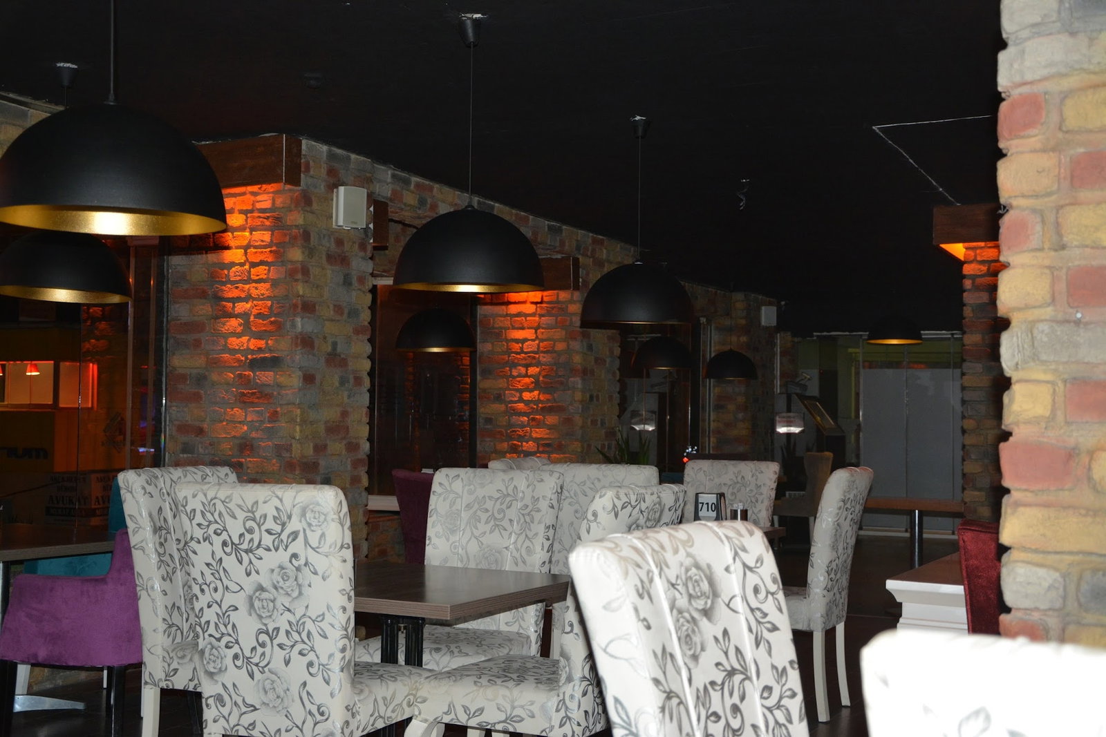 Cafe De La Rue